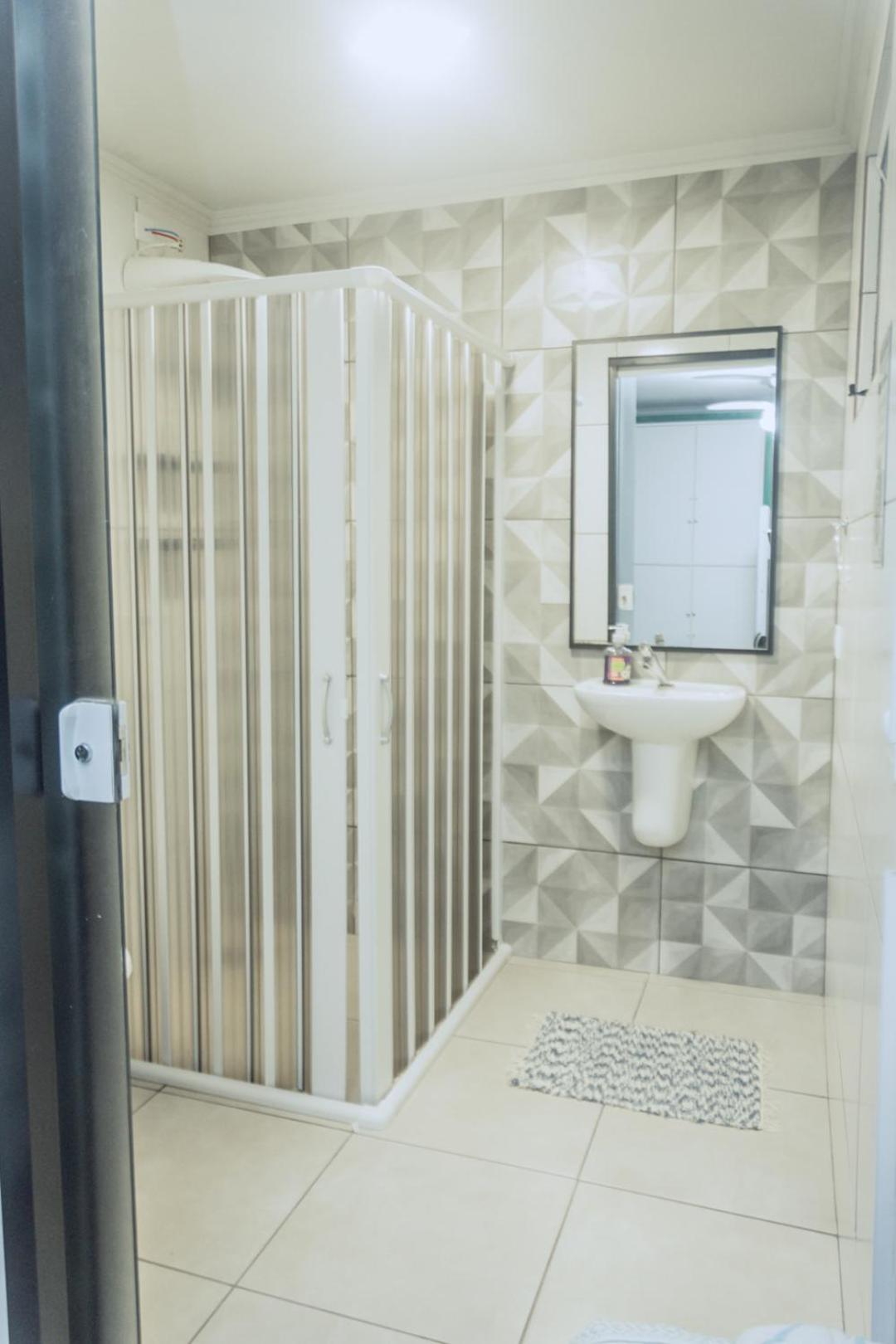 Standard Double or Twin Room - Photo 2