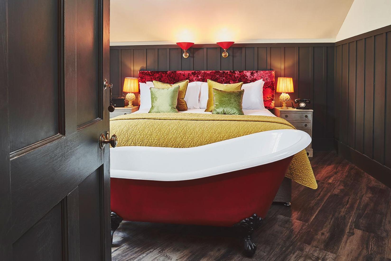 Deluxe Double Room with Bath - Photo 1
