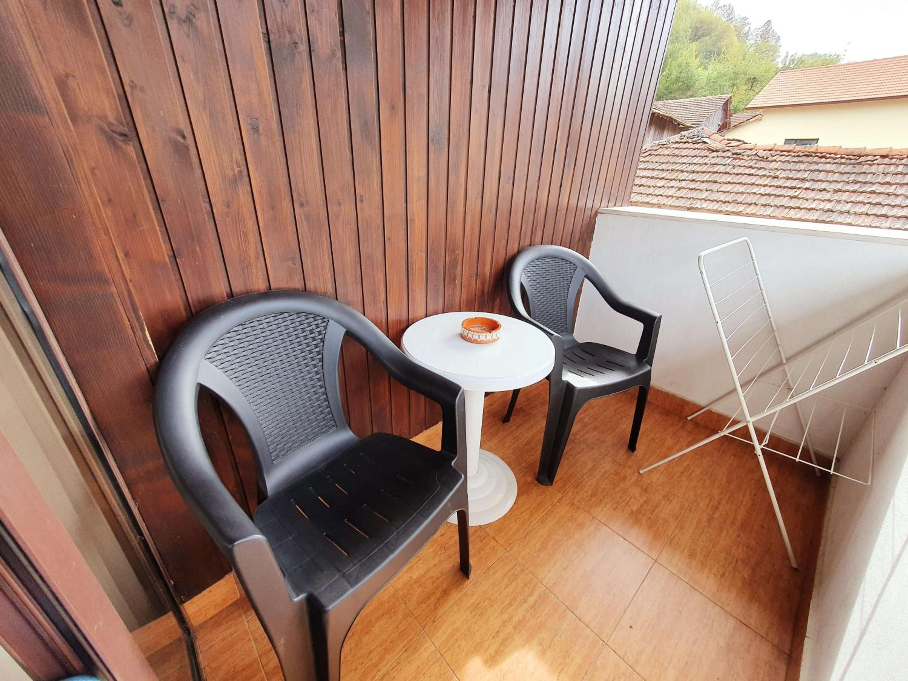 One-Bedroom Suite with Balcony photo 2