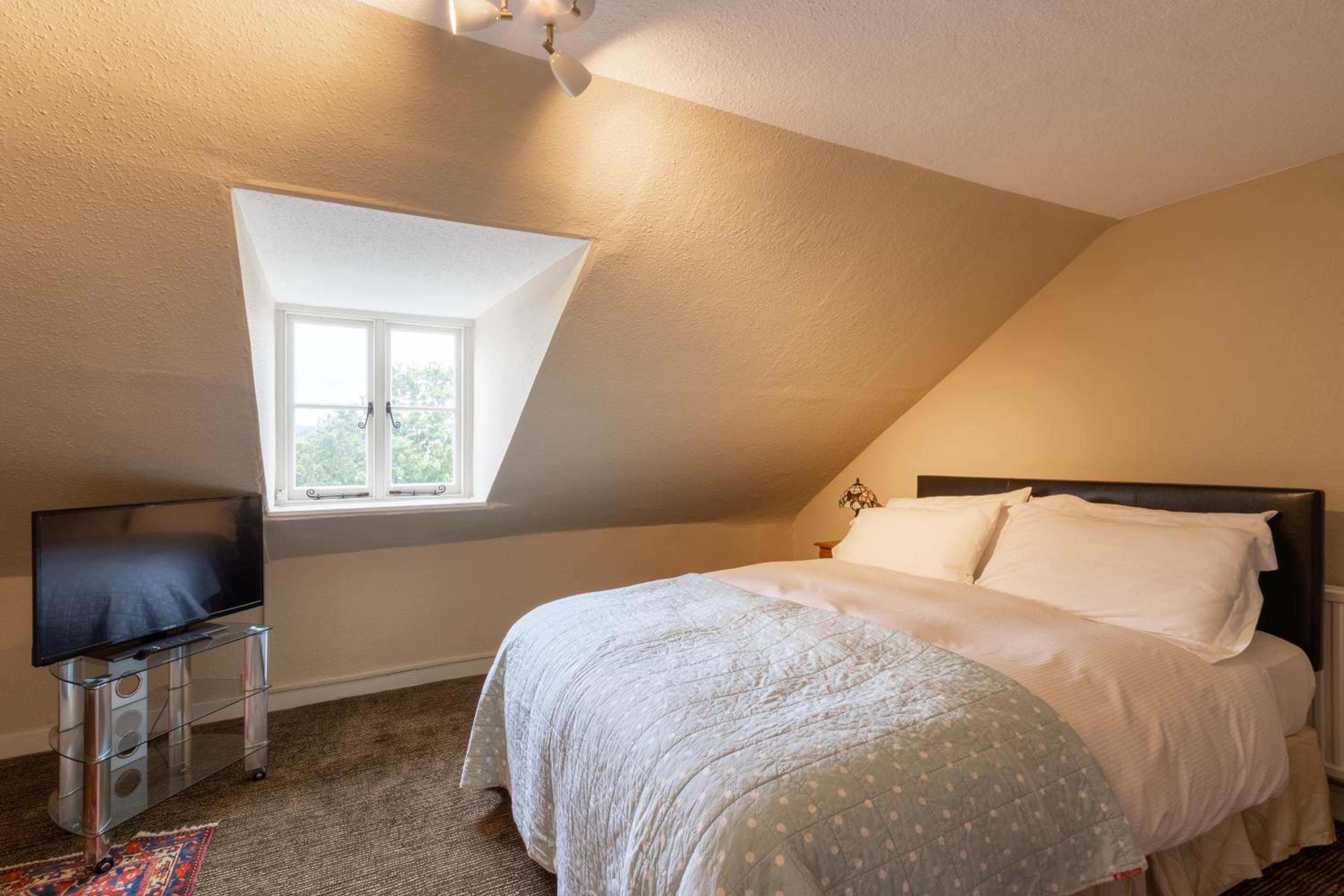 Double Room with Private Bathroom - Photo 1