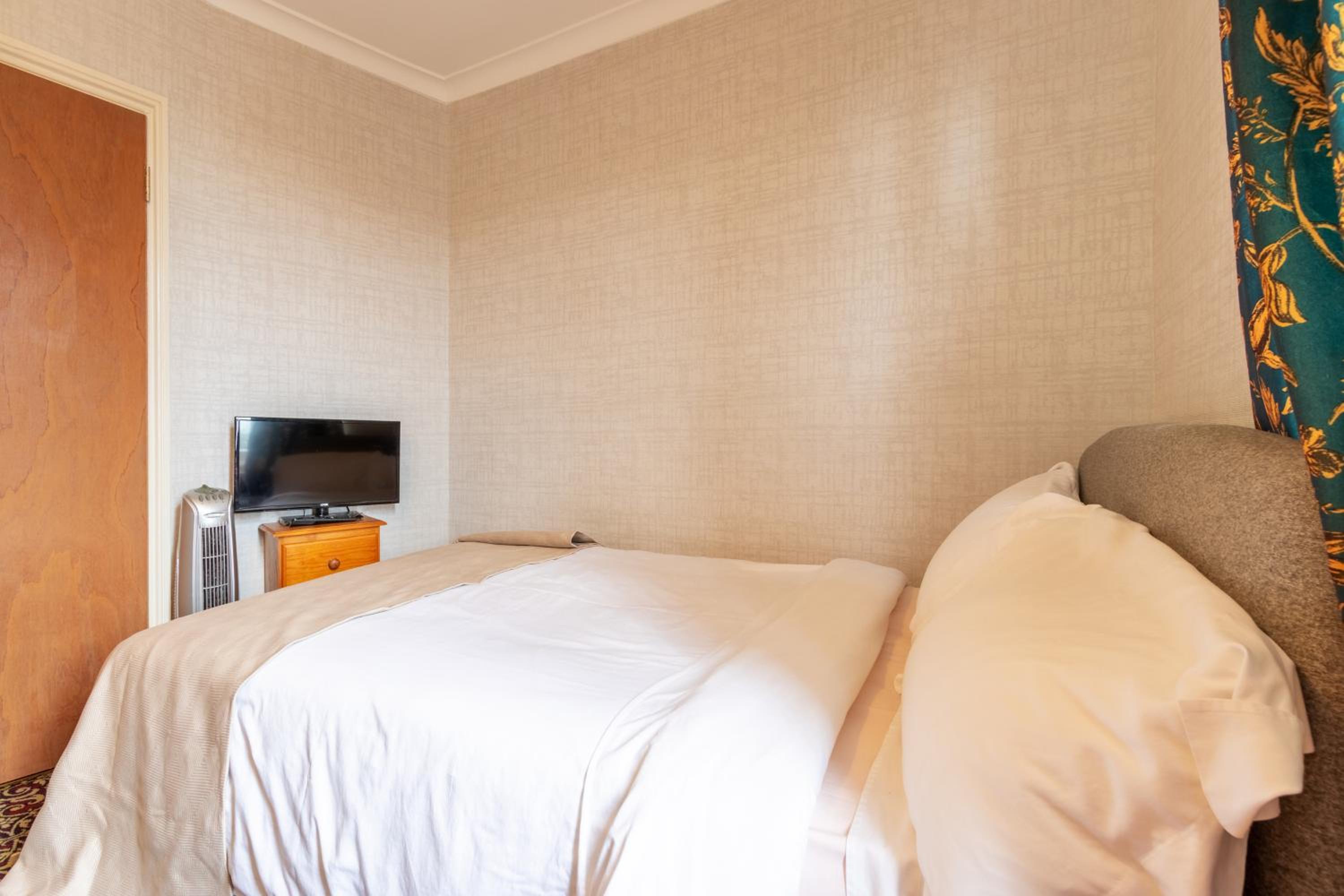 Double Room with Private Bathroom photo 2