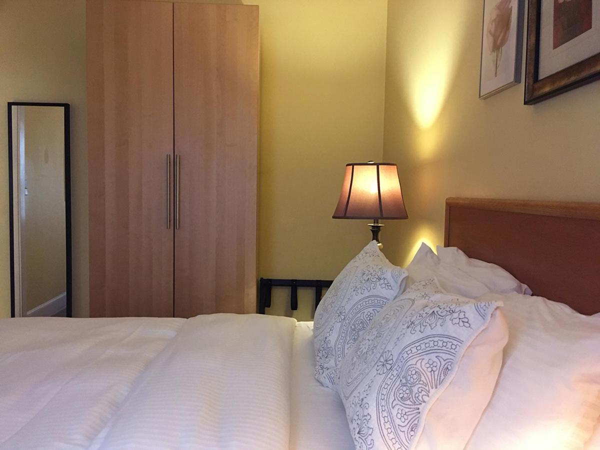 One-Bedroom Apartment - Photo 8
