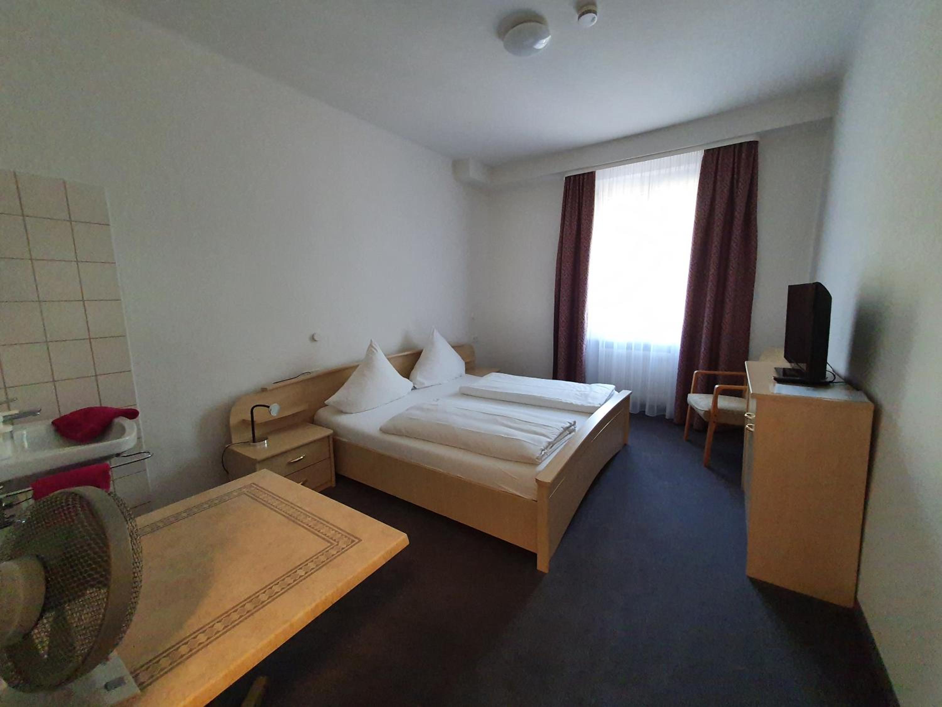 Double Room with Shared Bathroom photo 2