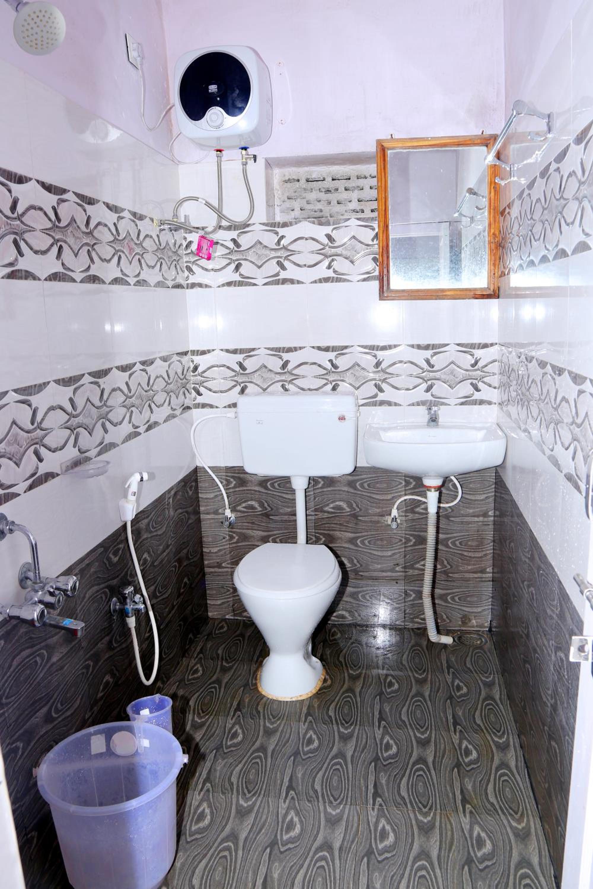 Budget Double Room - Photo 2