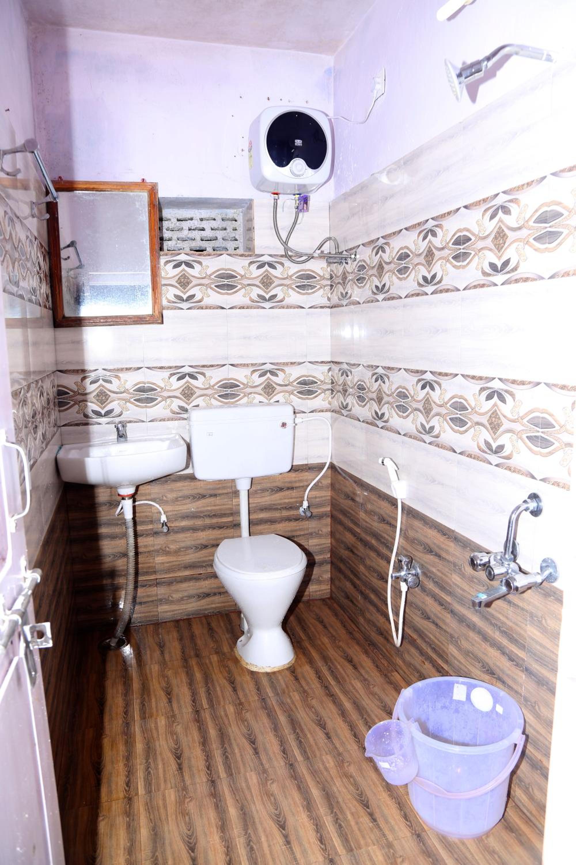 Budget Double Room - Photo 5