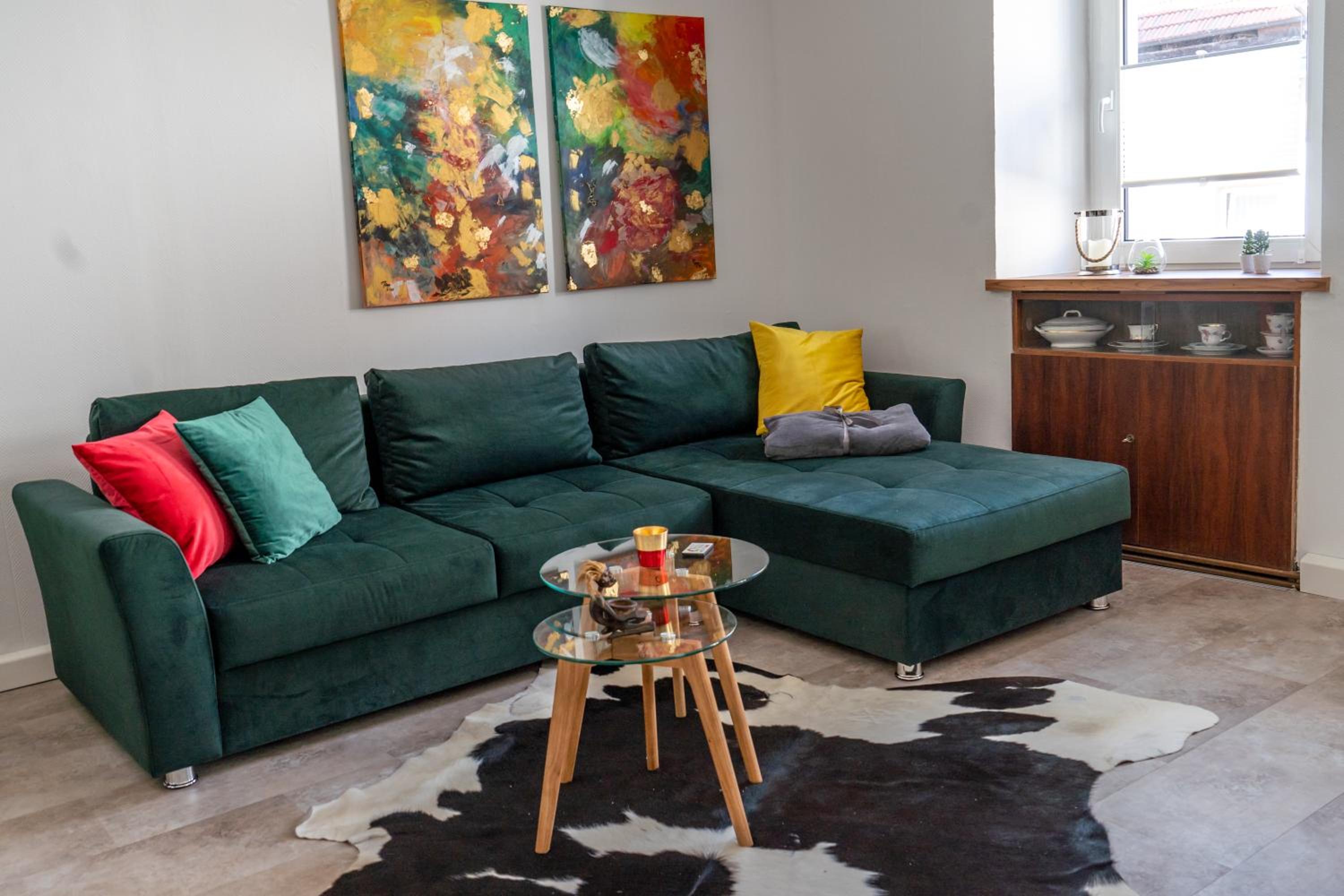 One-Bedroom Apartment - Photo 2