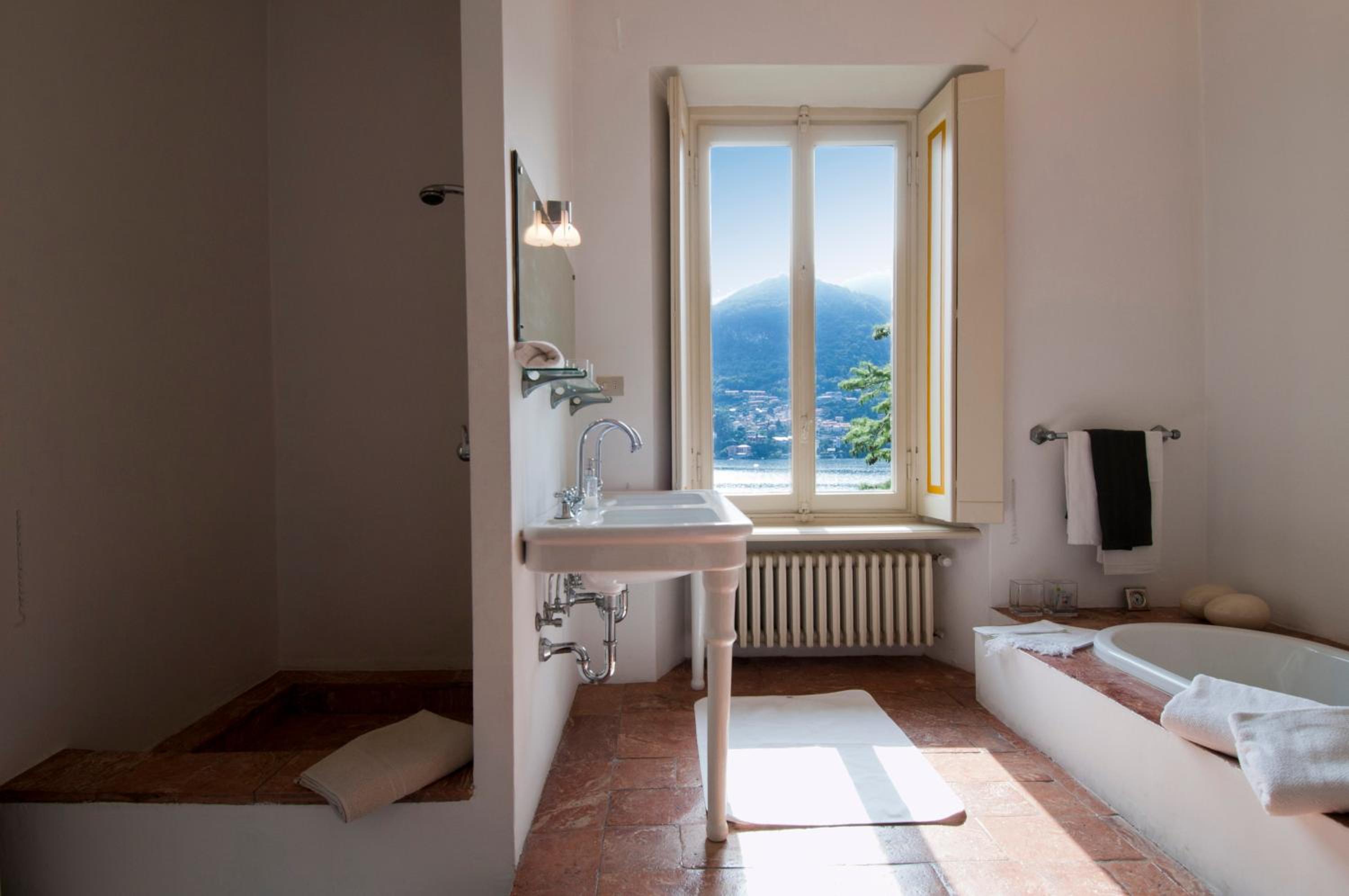 Double Room with Lake View photo 2