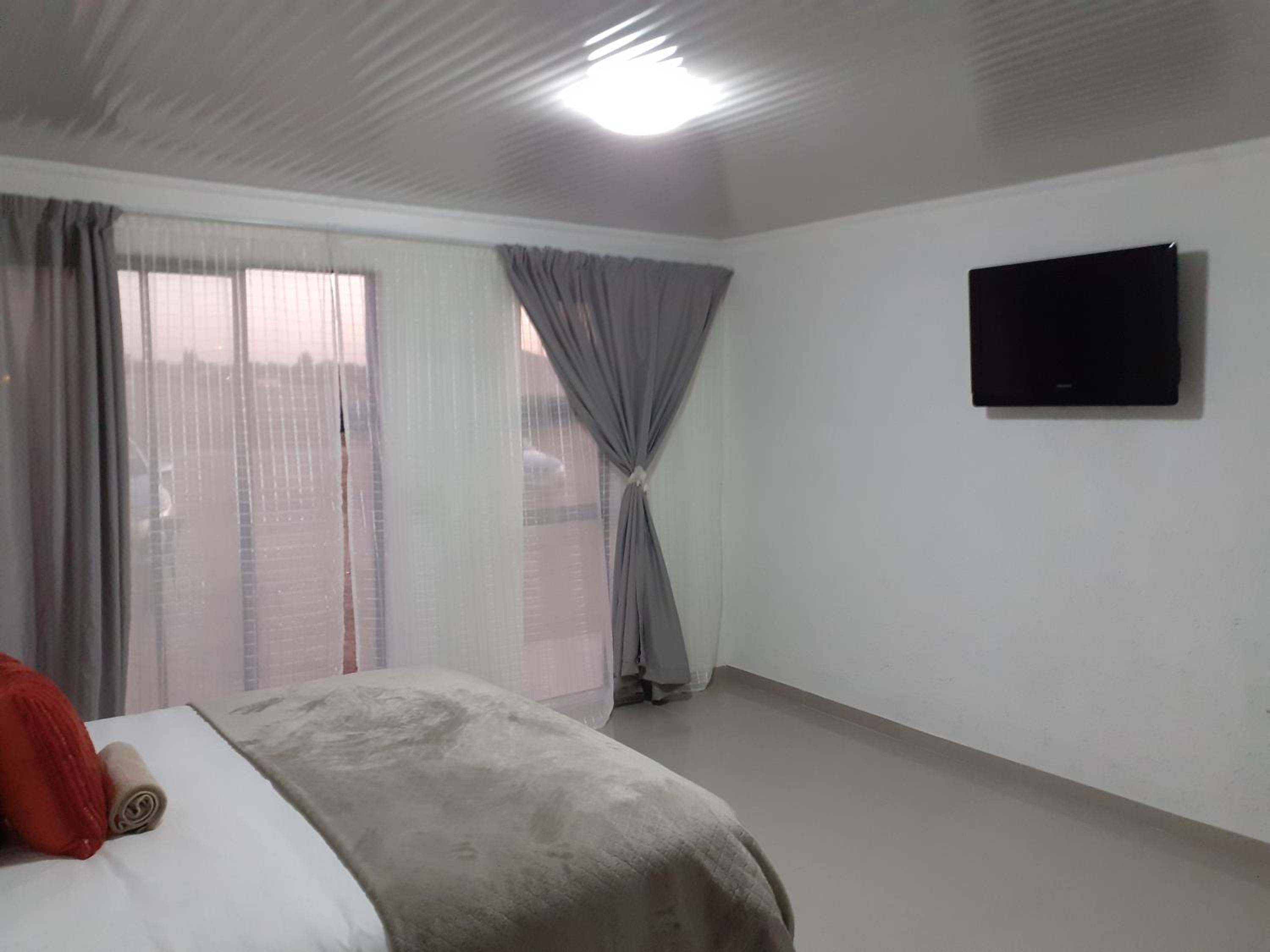 Double Room - Photo 6