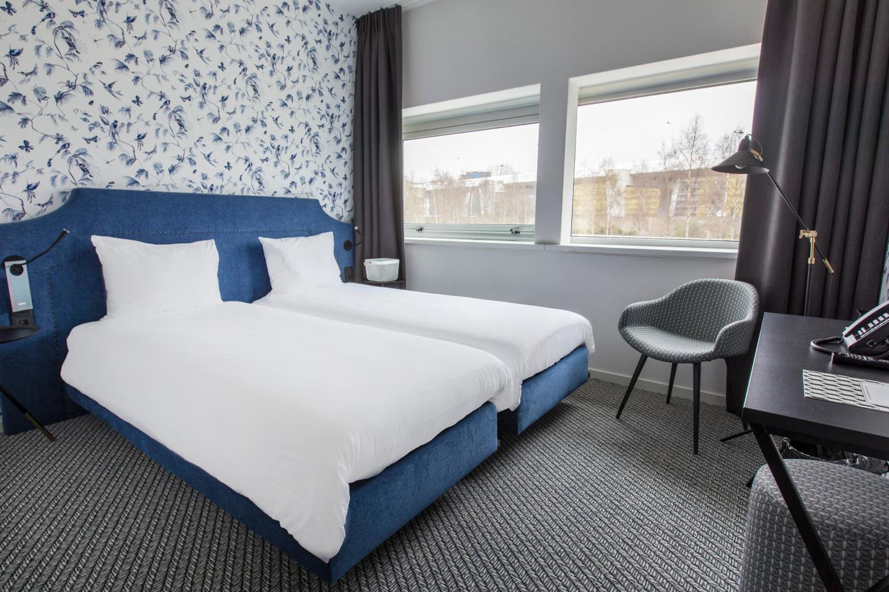 Superior Twin Room with Sofa Bed photo 2