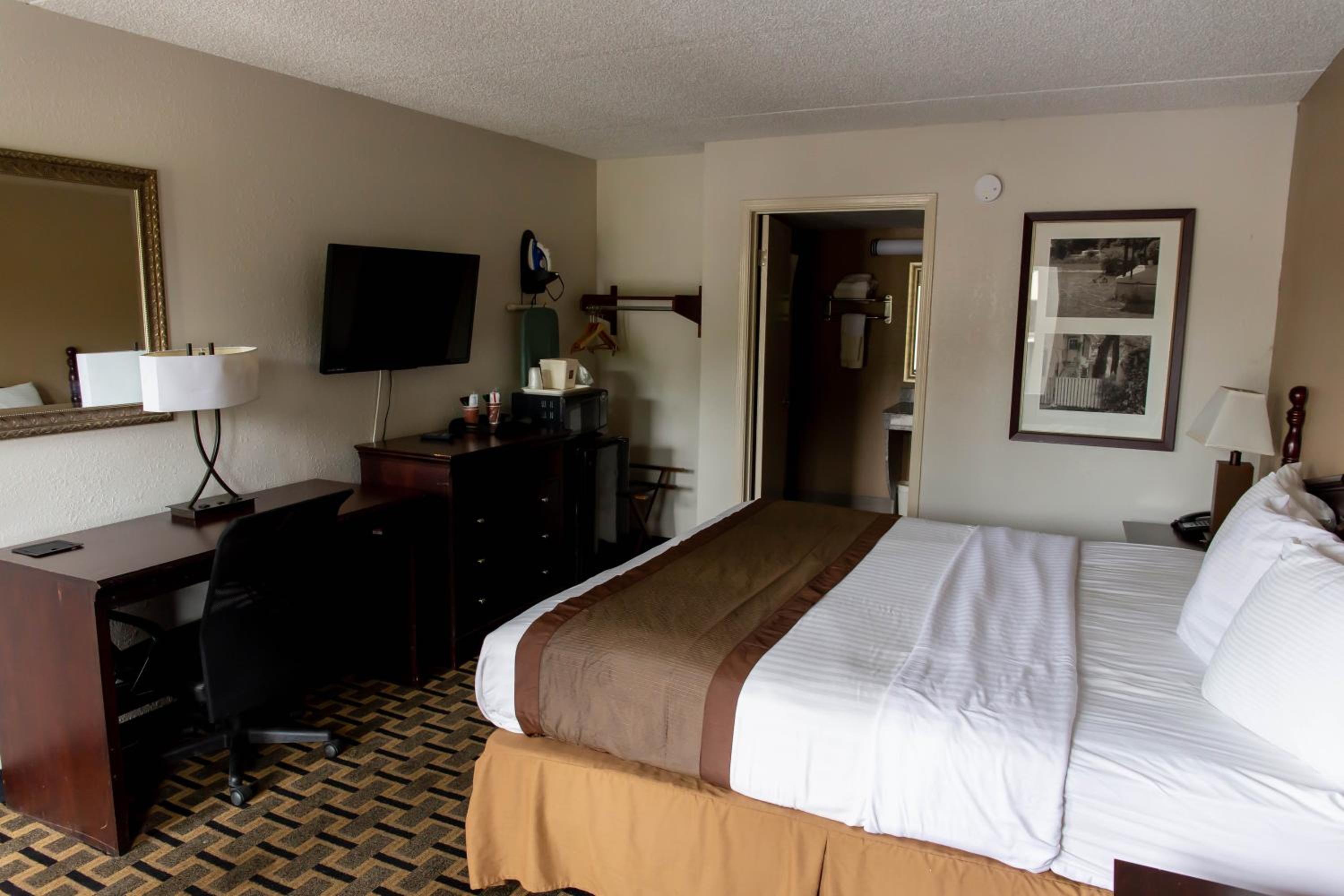 Standard King Room - Non-Smoking