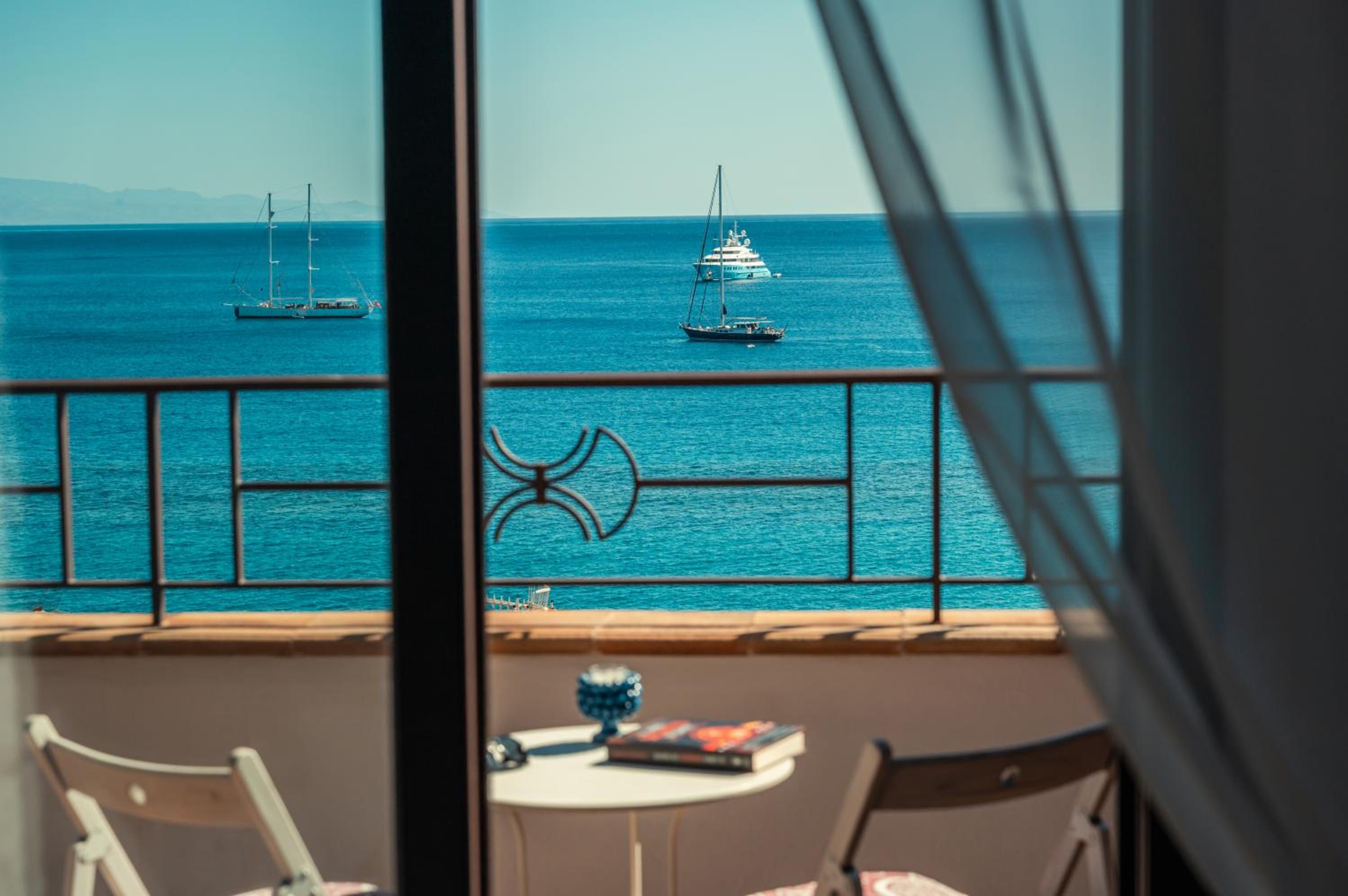 Superior Double Room with Sea View - Photo 5