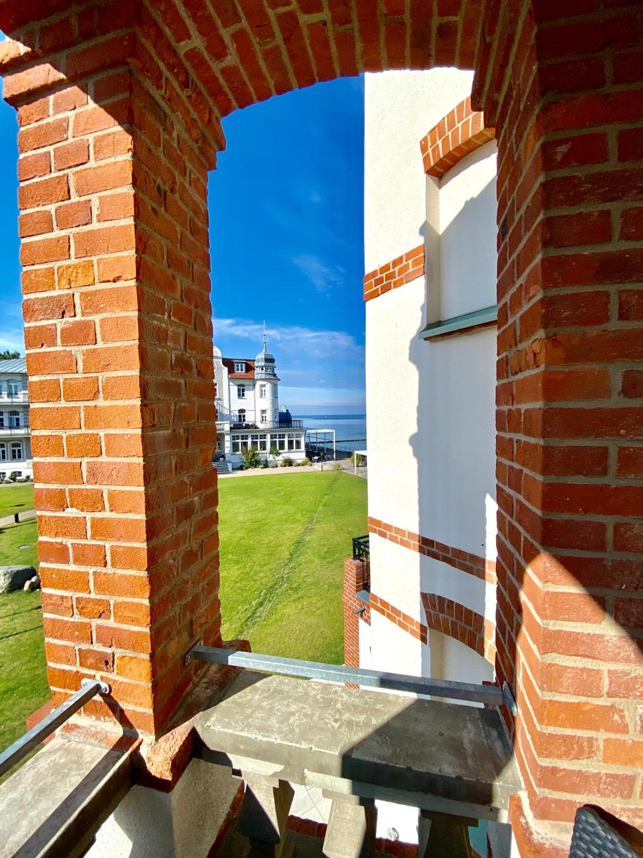 Double Room Partial Sea View thumbnail 6