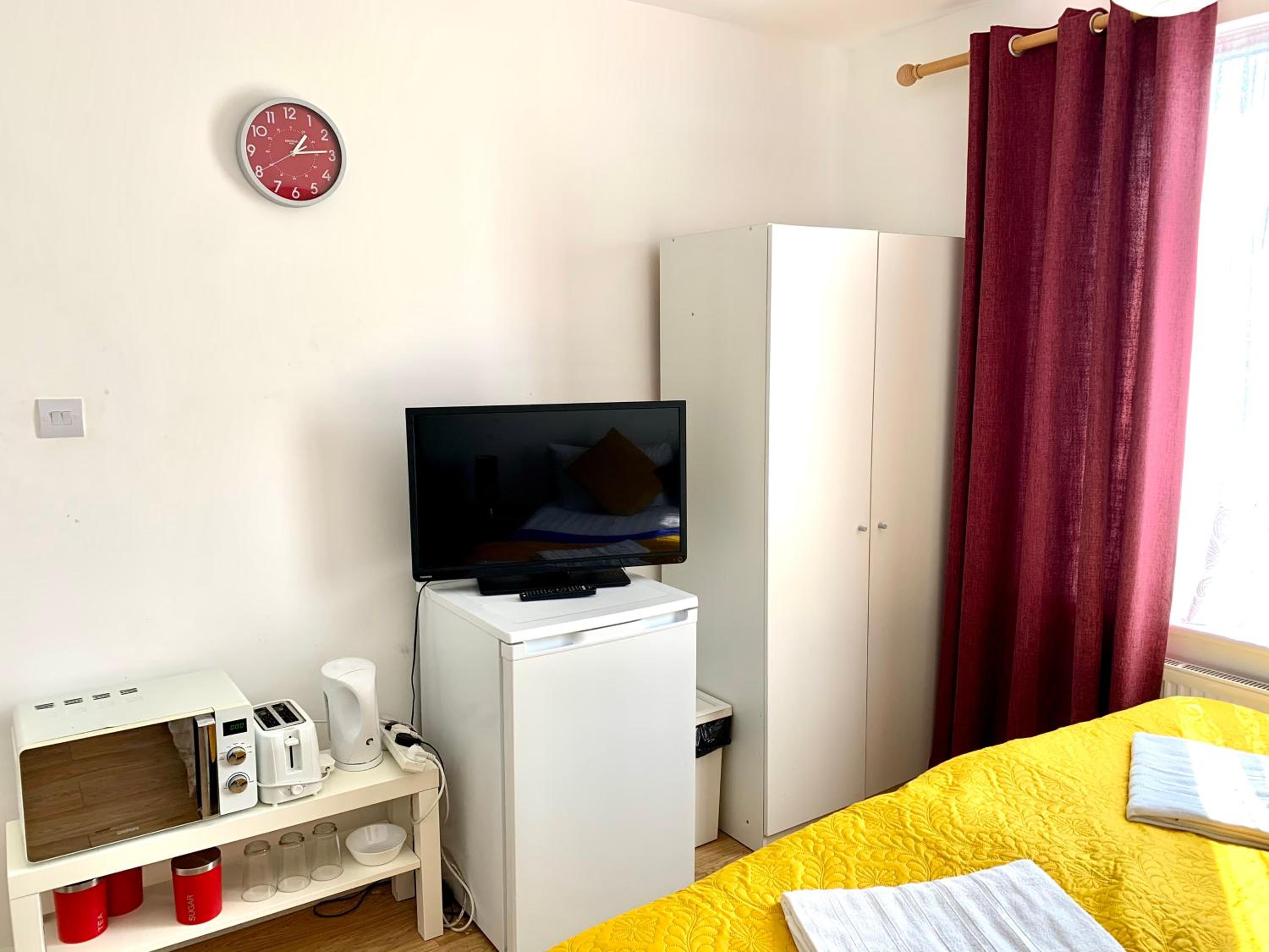 Triple Room with Bathroom - Photo 13
