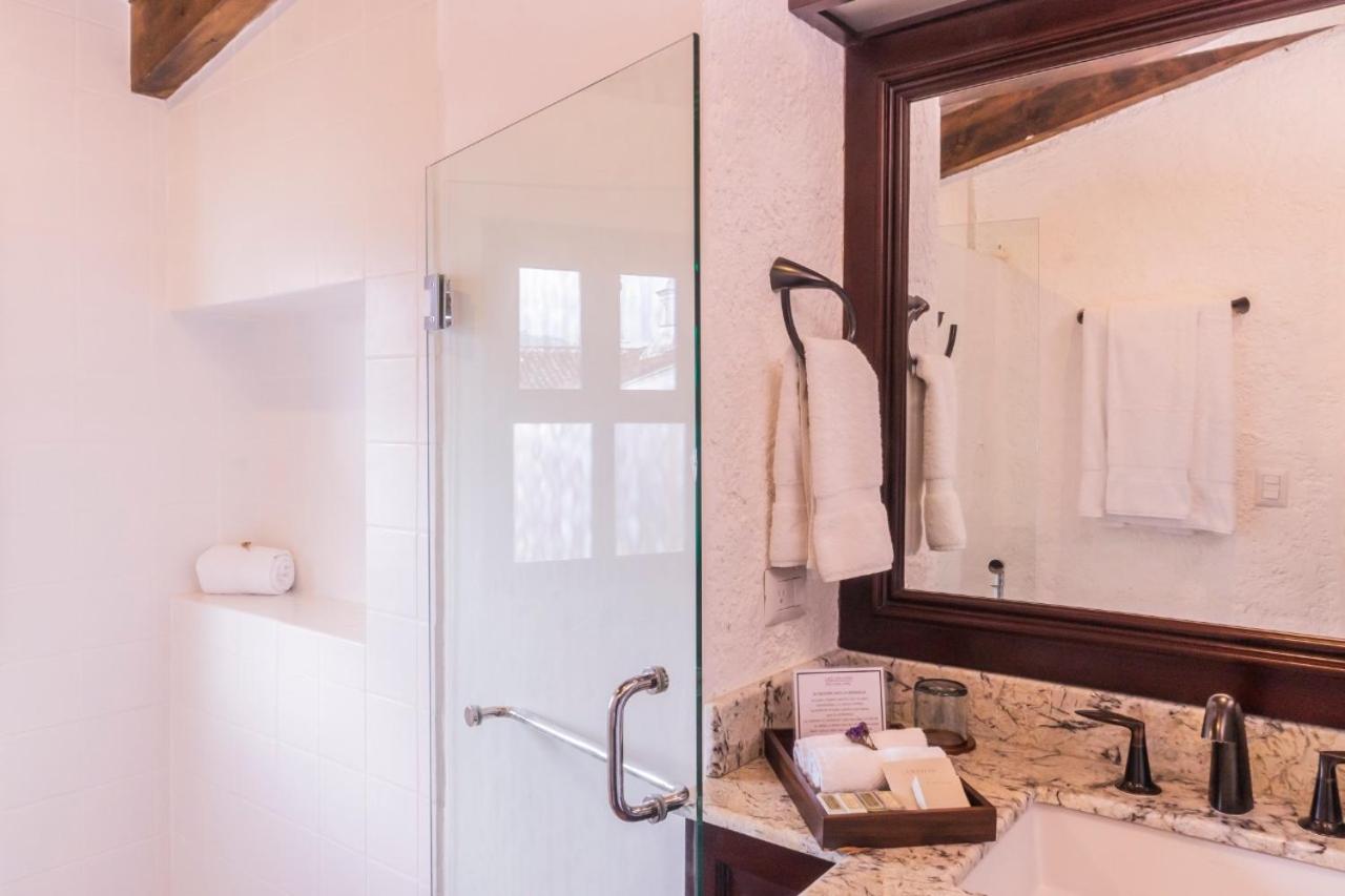 Deluxe King Suite photo 2
