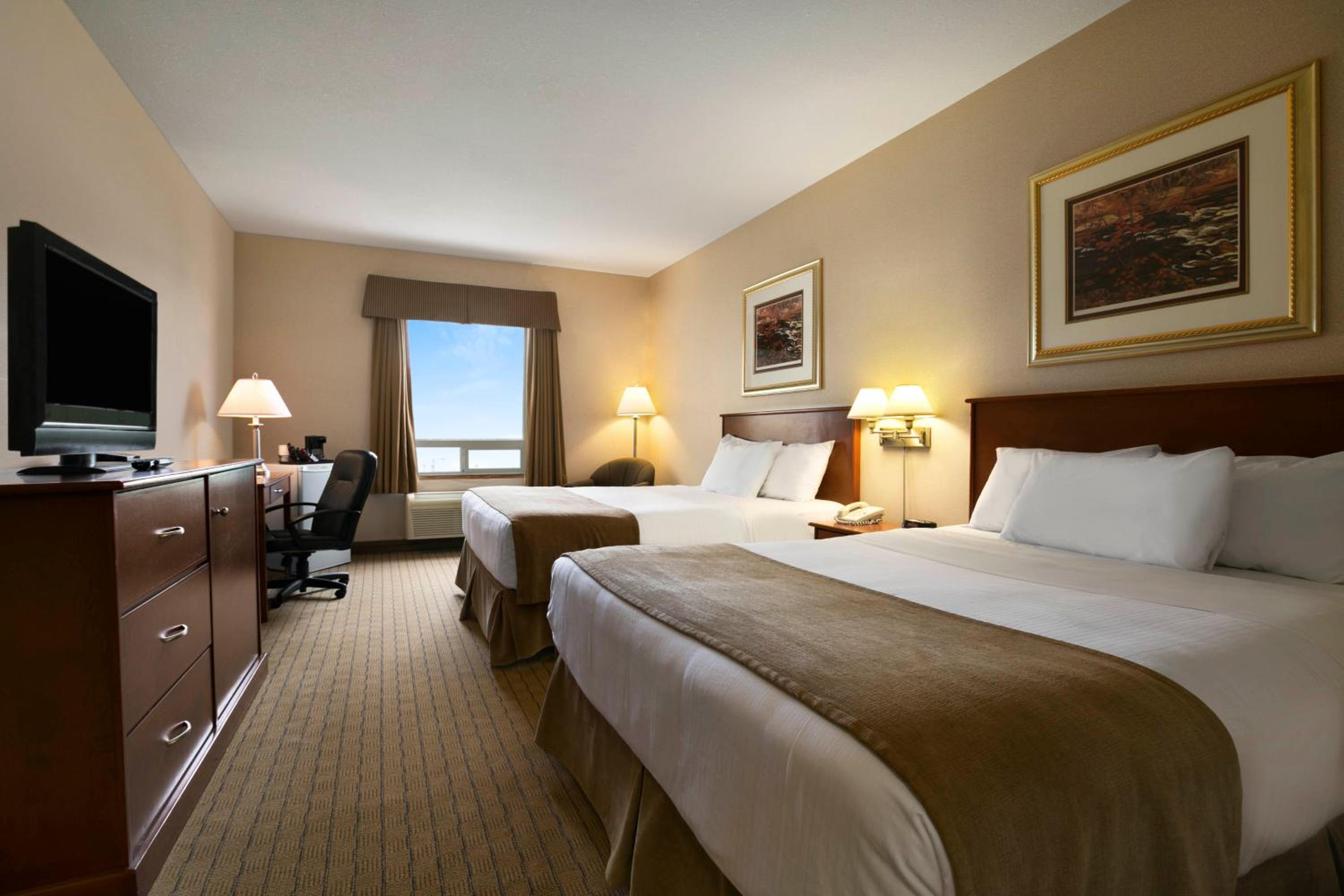 One-Bedroom King Family Suite - Non-Smoking - Photo 3