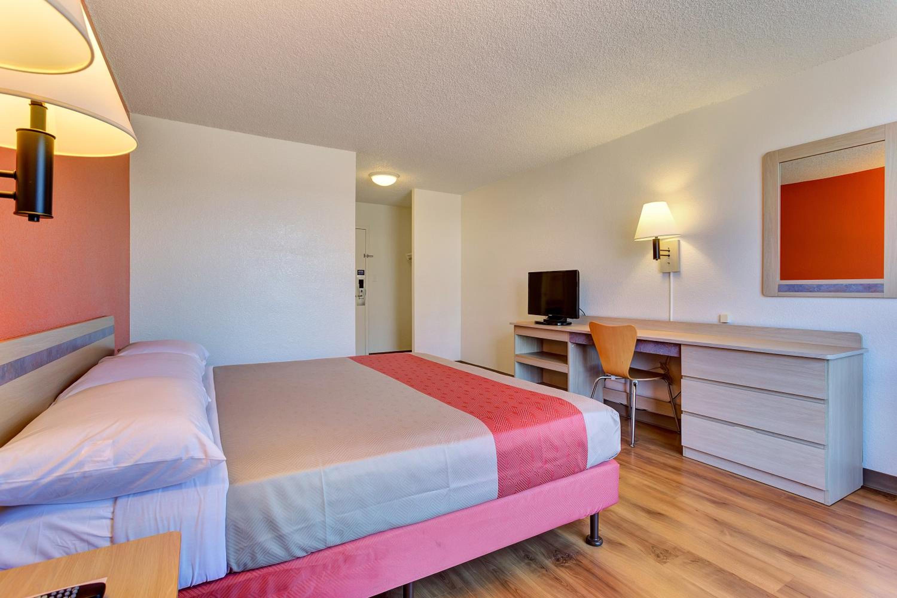 Queen Room - Disability Access photo 3