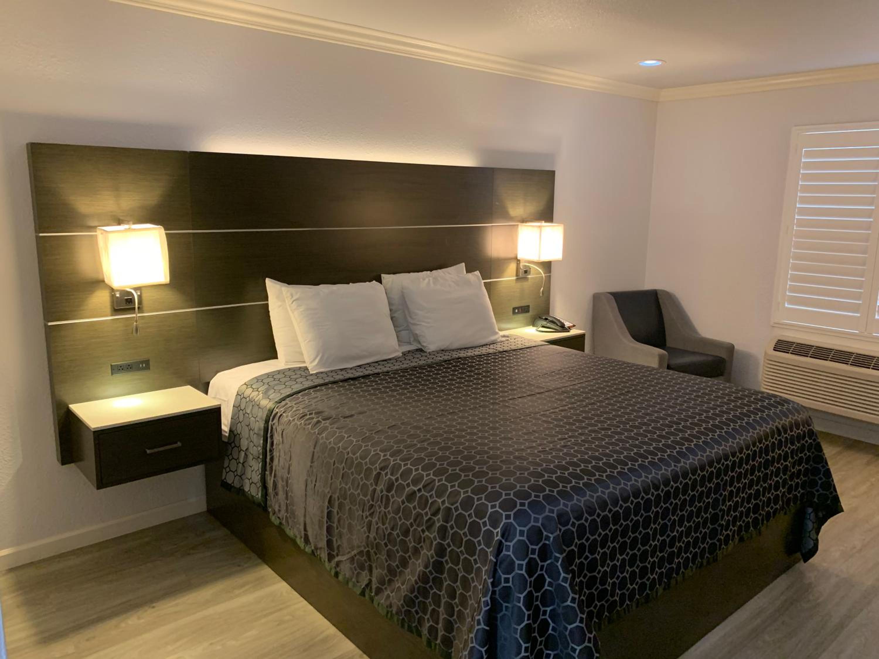 Standard King Room - Photo 1