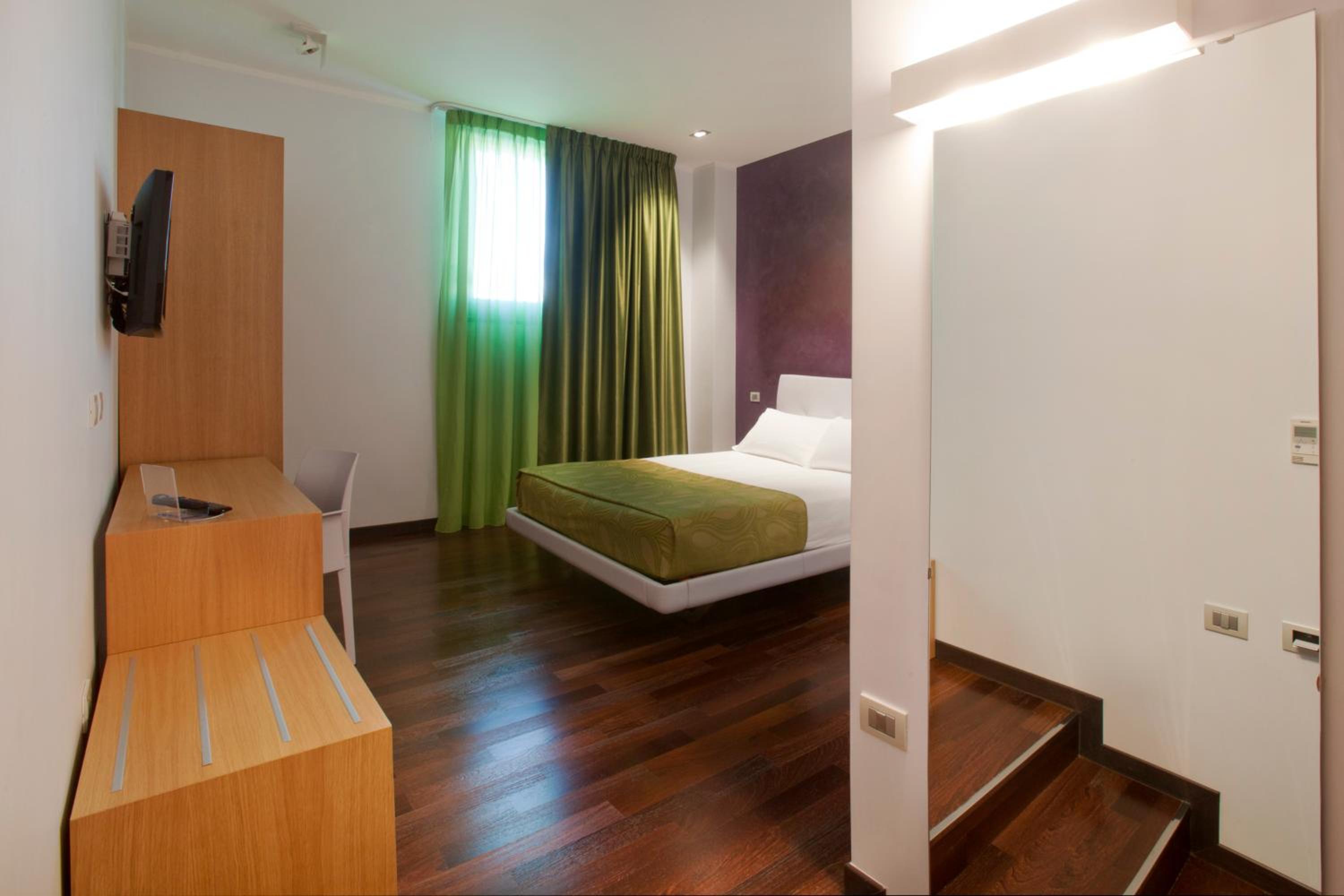 Standard Double or Twin Room - Photo 6