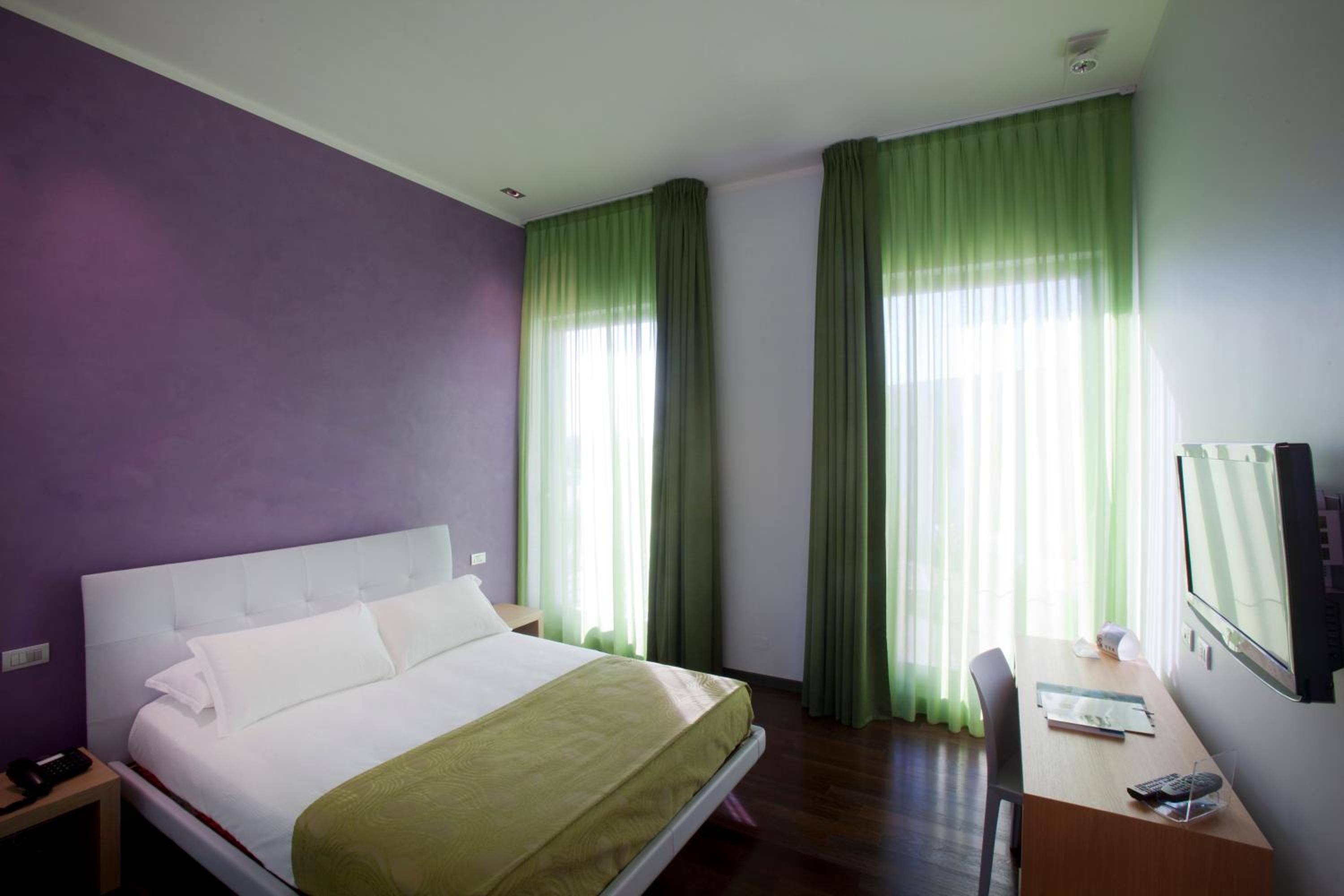 Standard Double or Twin Room - Photo 7