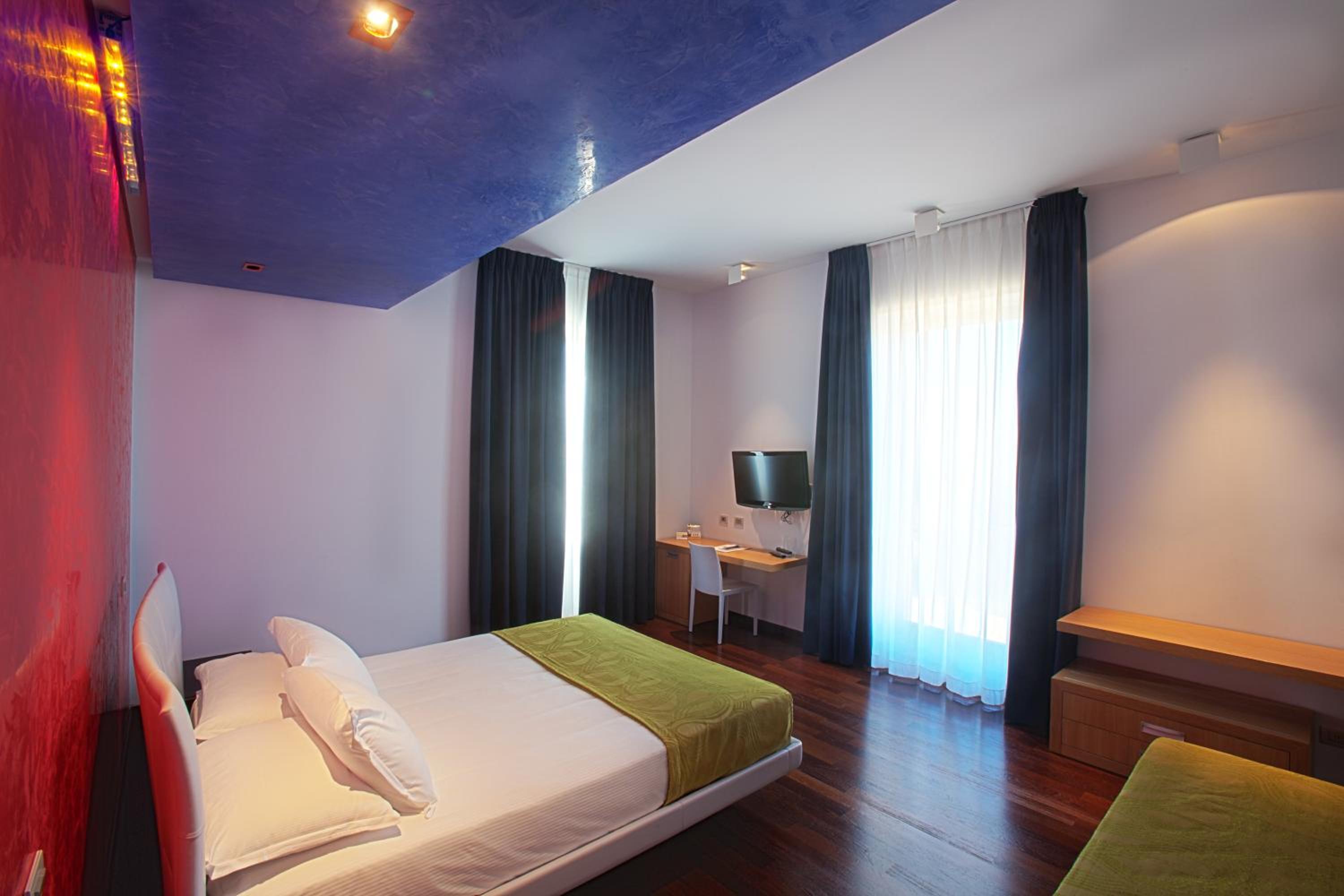 Standard Triple Room - Photo 1