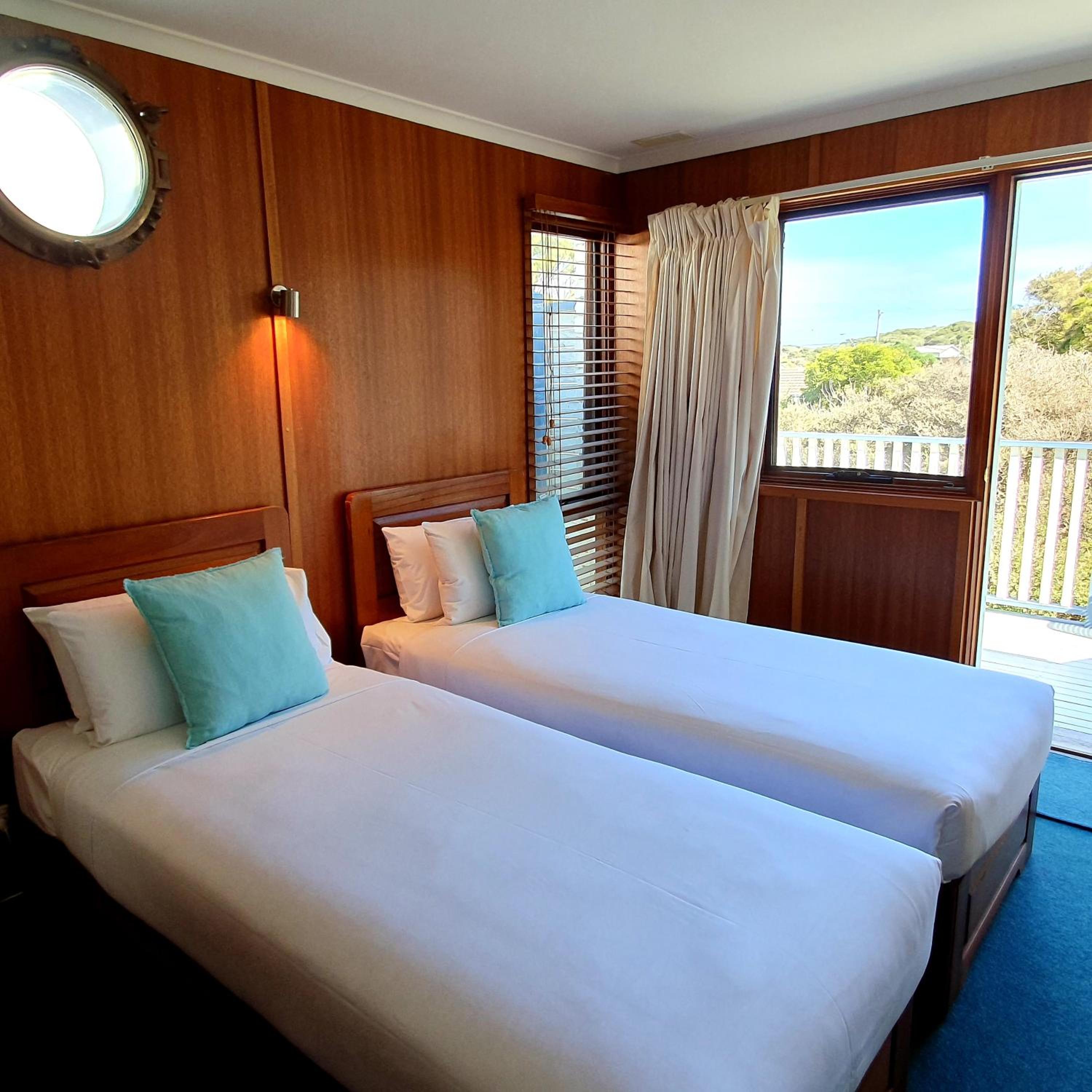 Deluxe Family Suite - Photo 3