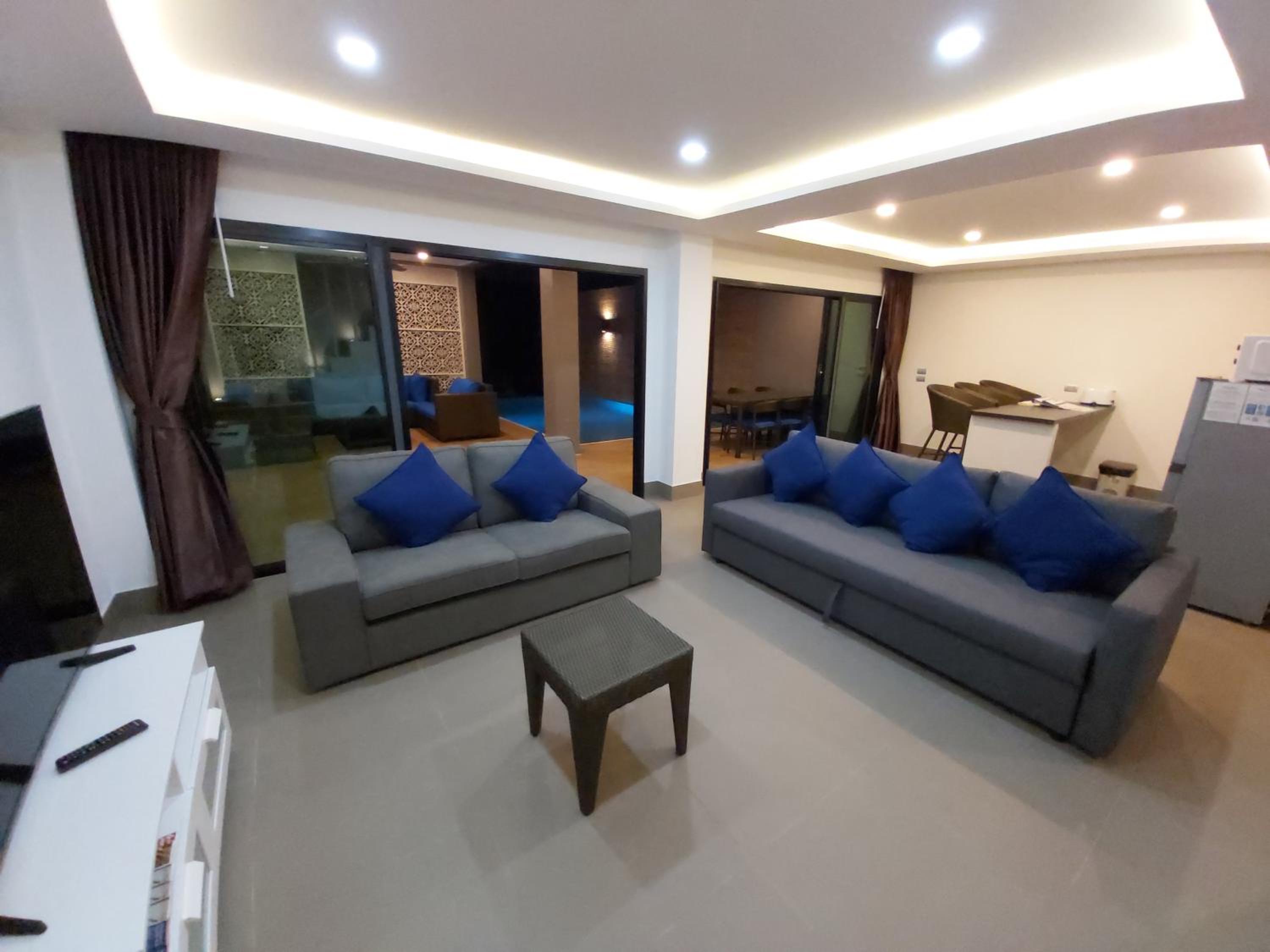 Villa with Private Pool - Photo 10