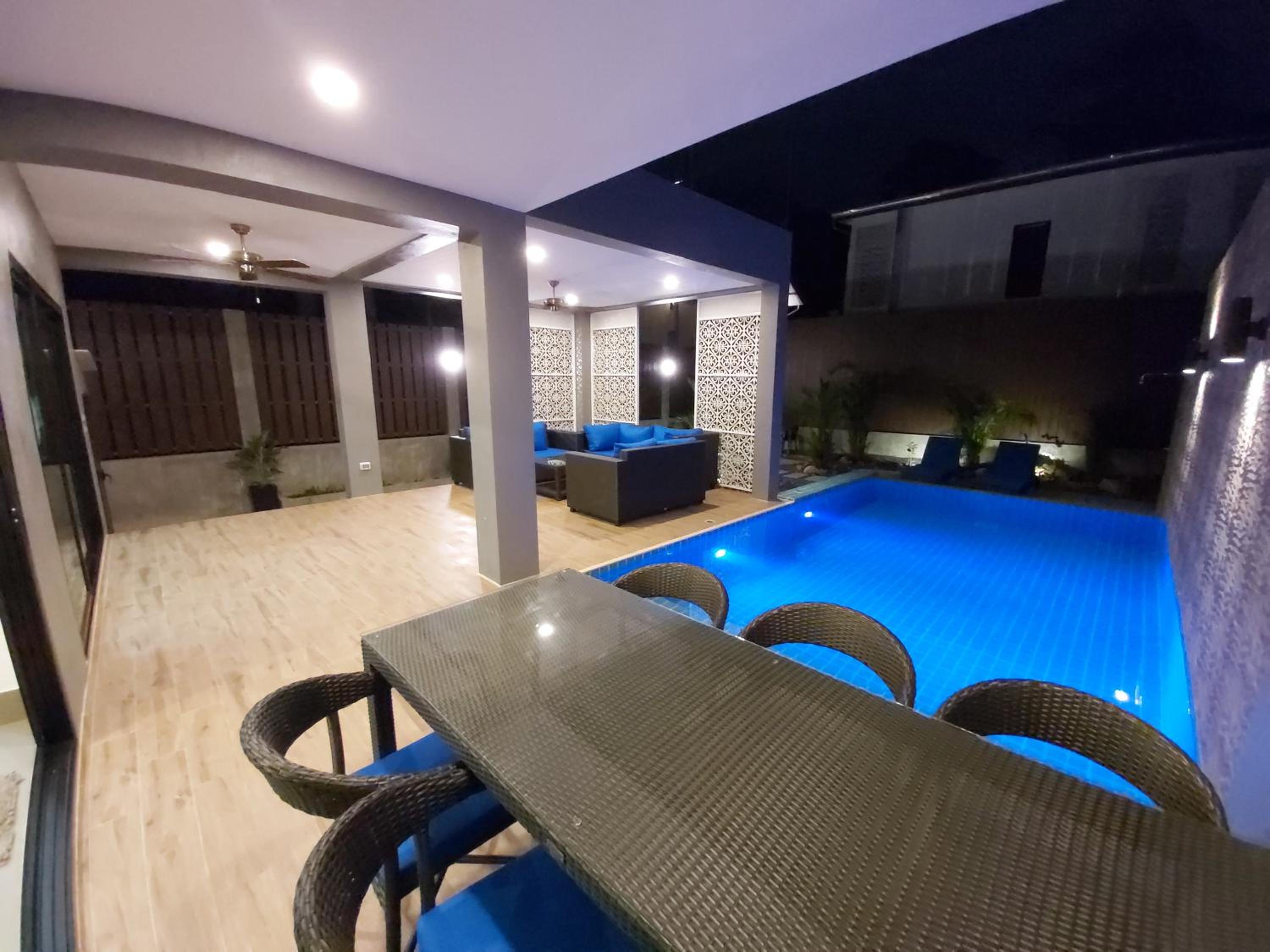 Villa with Private Pool - Photo 8