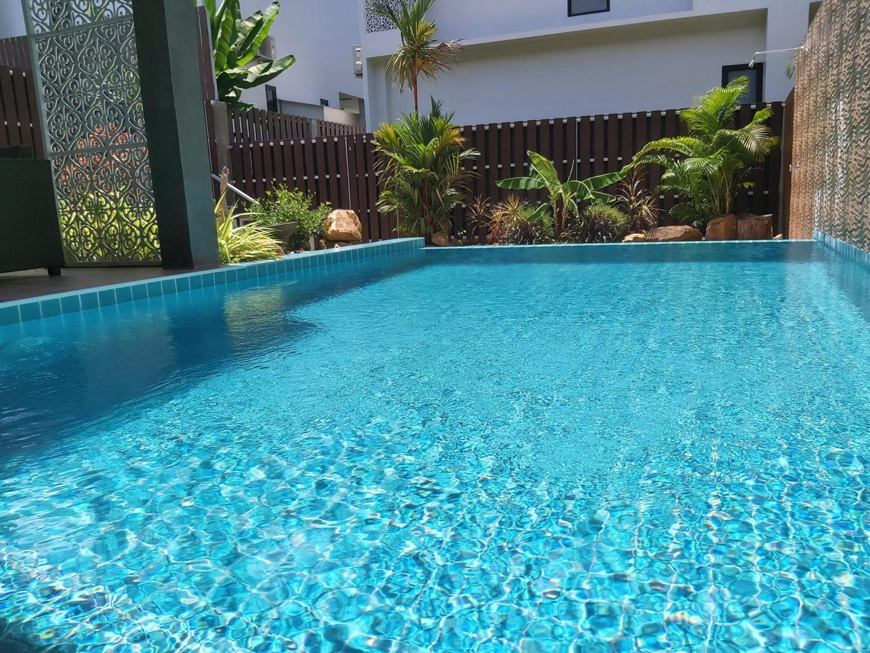 Villa with Private Pool - Photo 5