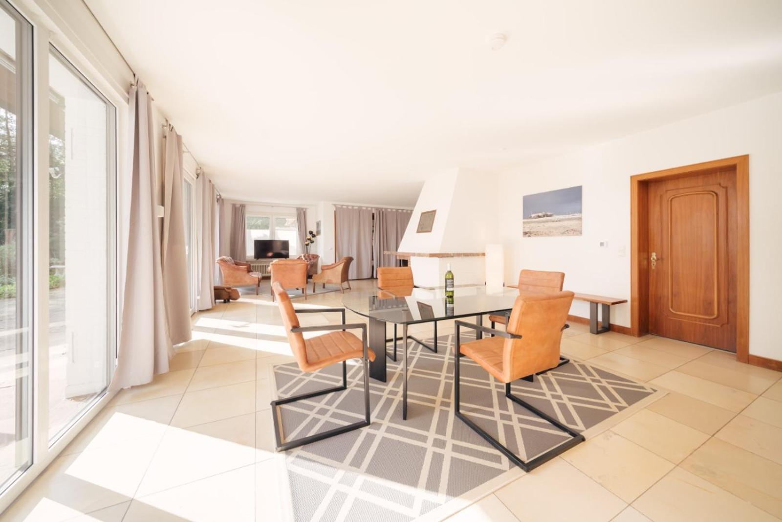 Apartment with Terrace - Photo 3