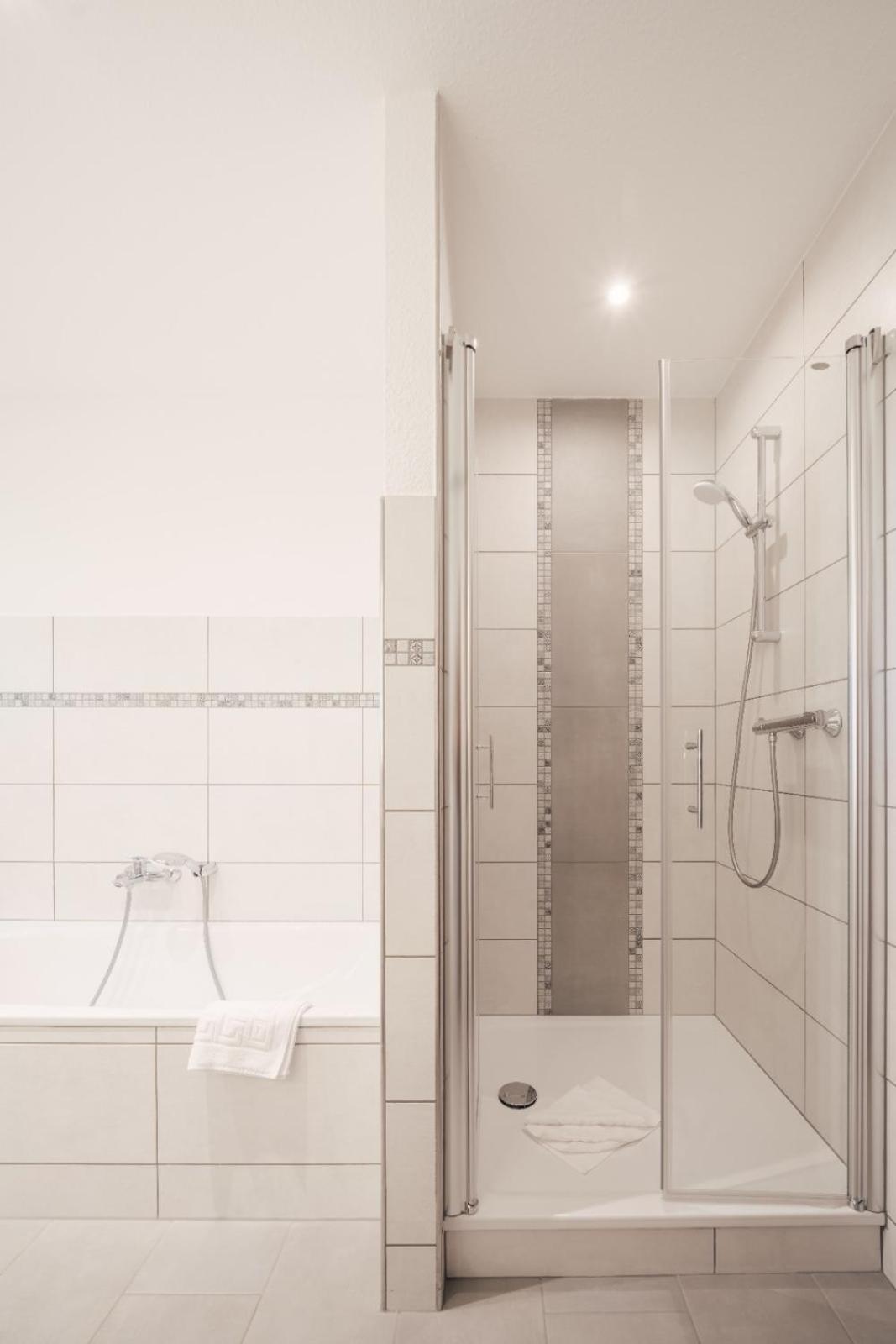 Apartment with Terrace - Photo 22