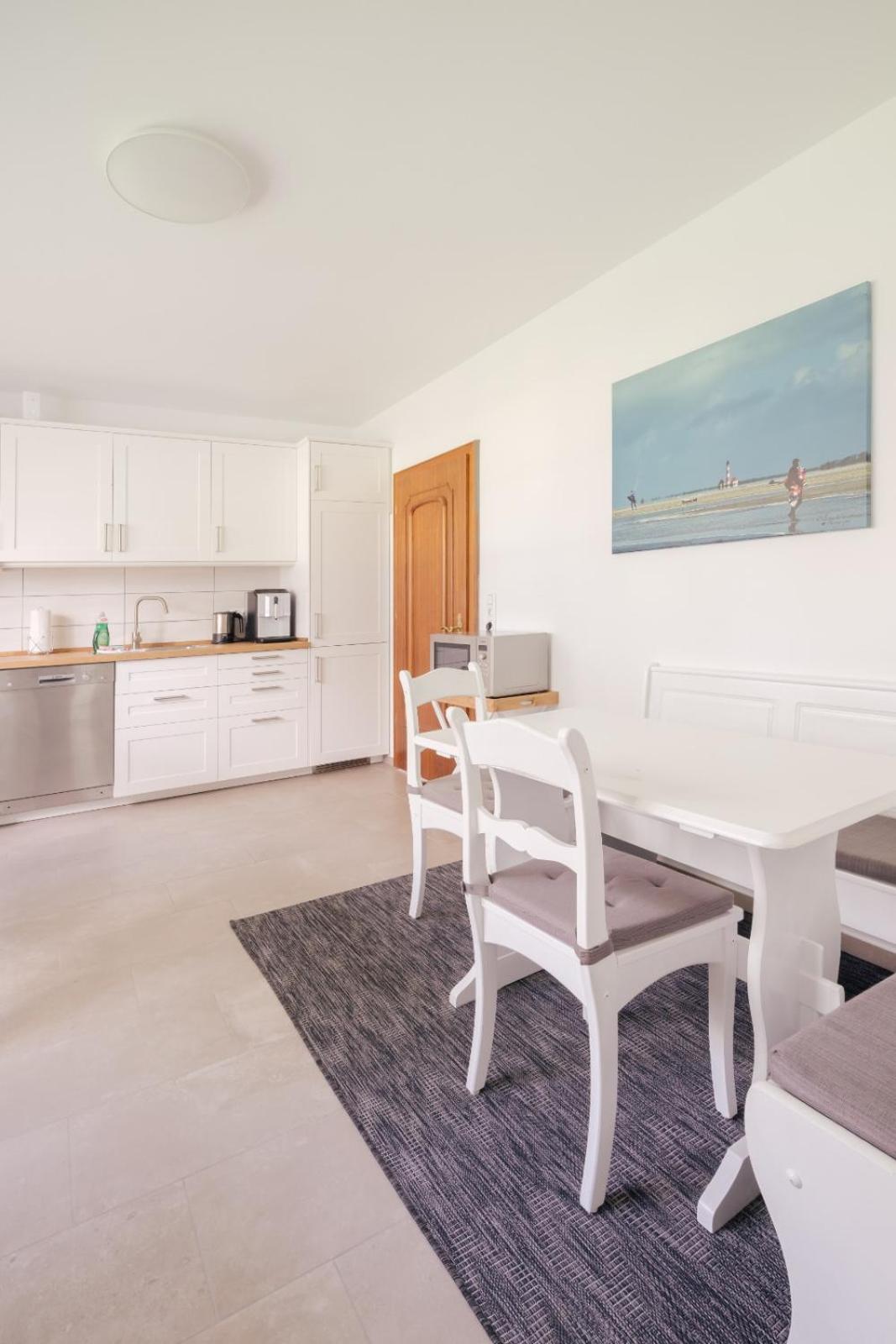 Apartment with Terrace - Photo 18