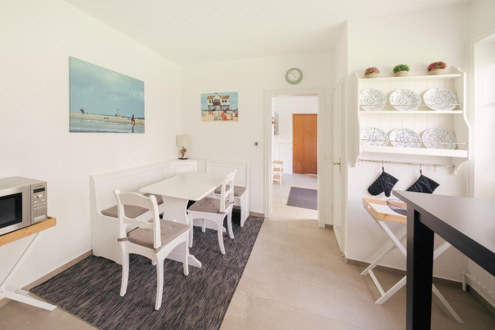 Apartment with Terrace - Photo 14