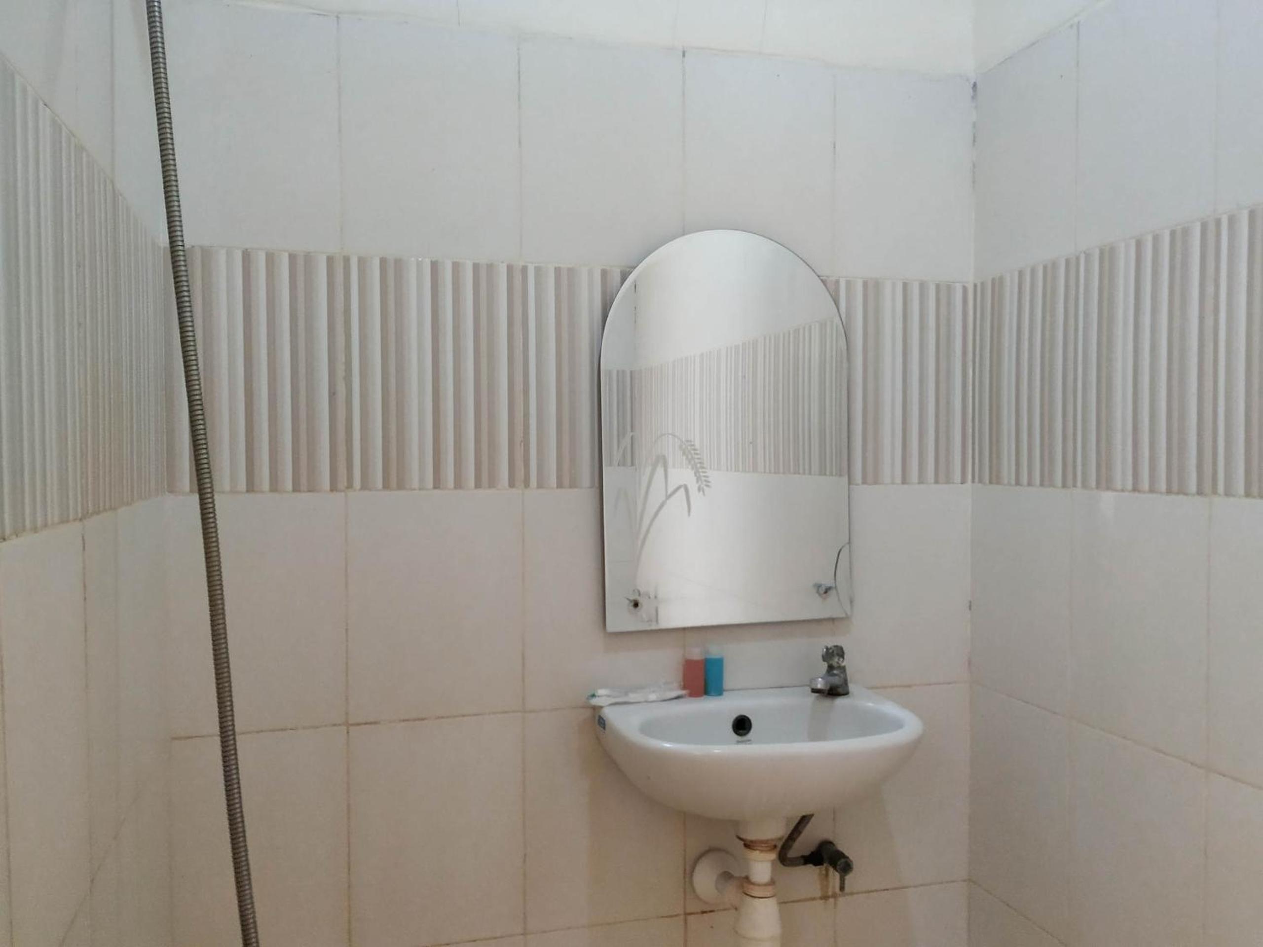 Standard Double Room - Photo 8