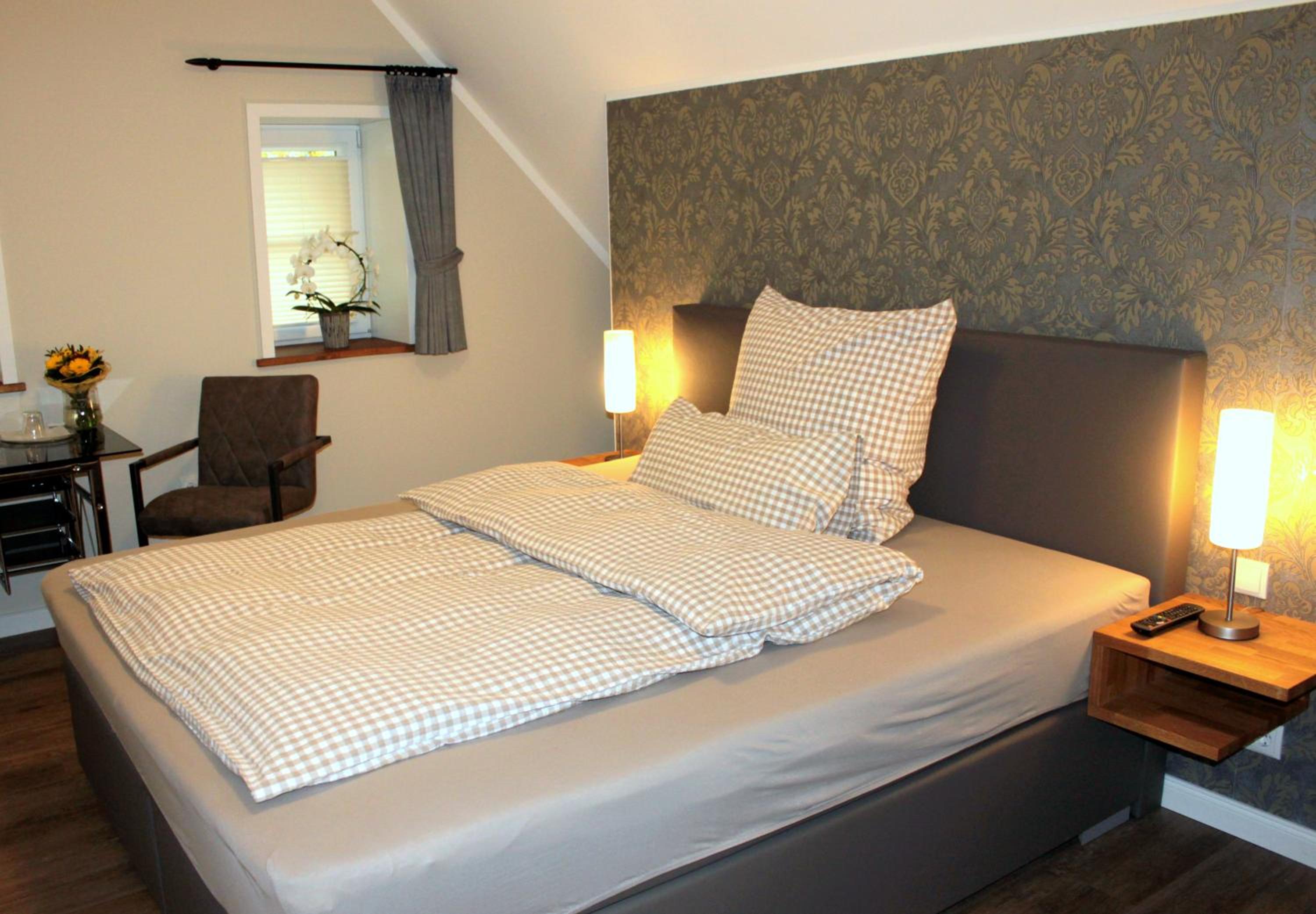 Deluxe Double Room with Shower - Photo 5