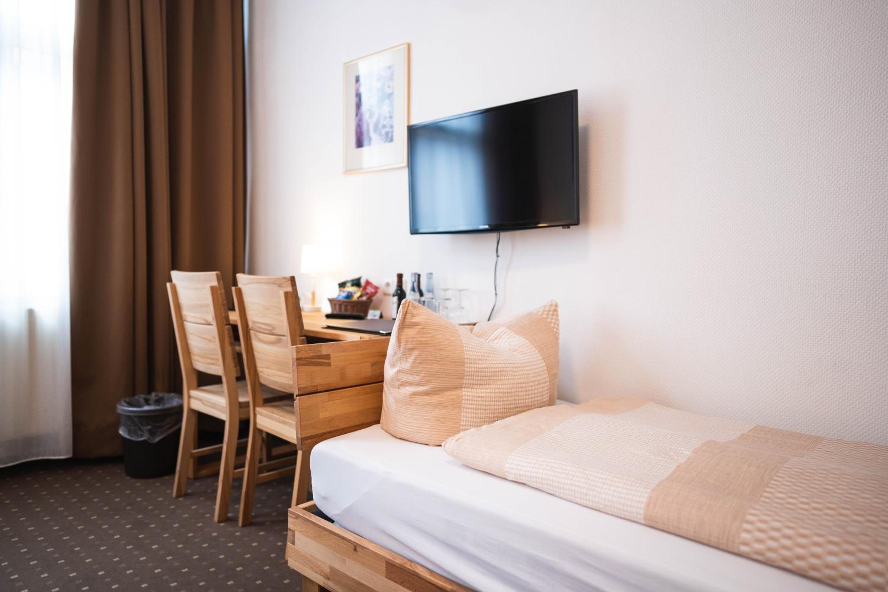 Standard Triple Room - Photo 8