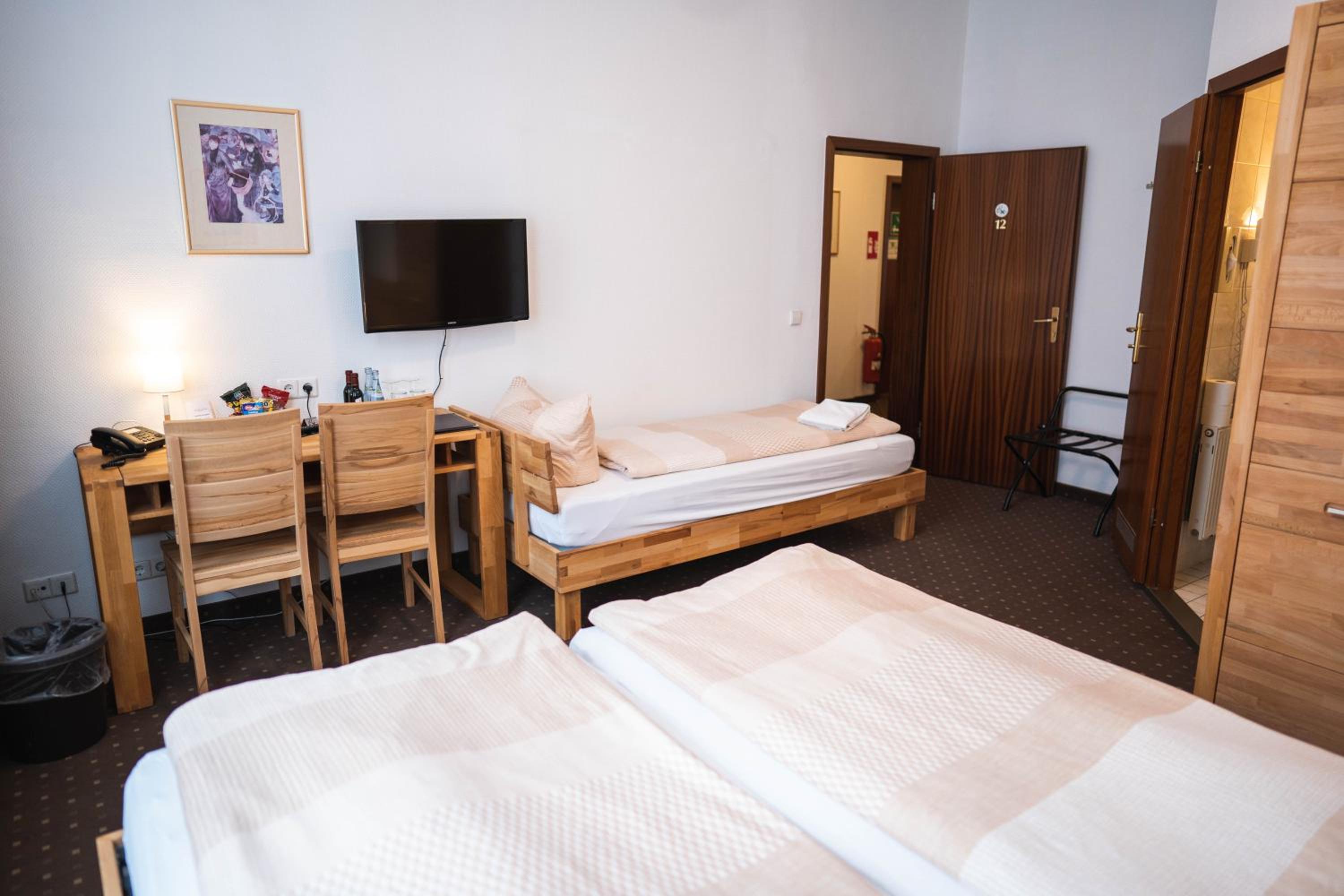 Standard Triple Room - Photo 11