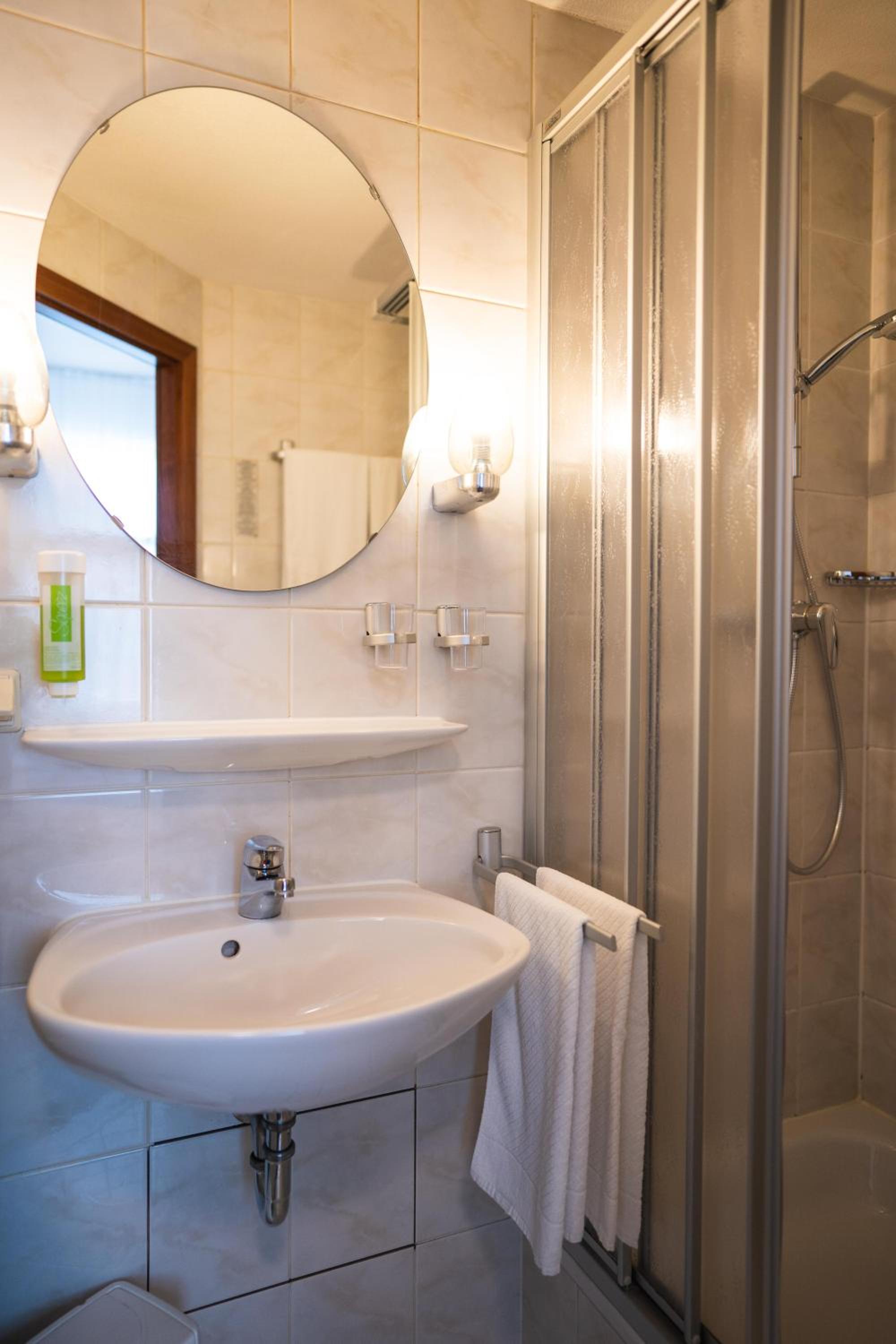 Standard Triple Room - Photo 13