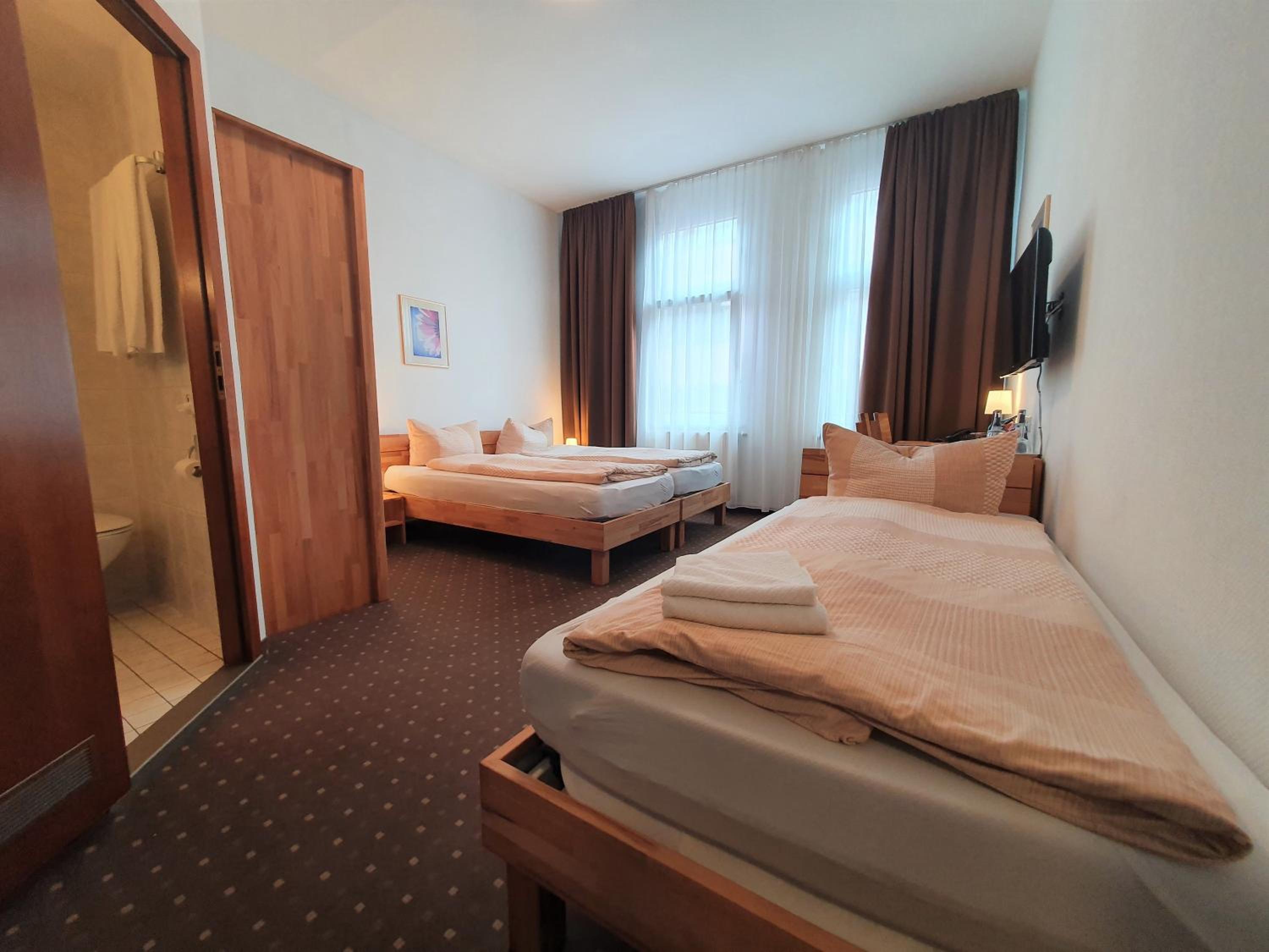 Standard Triple Room - Photo 1