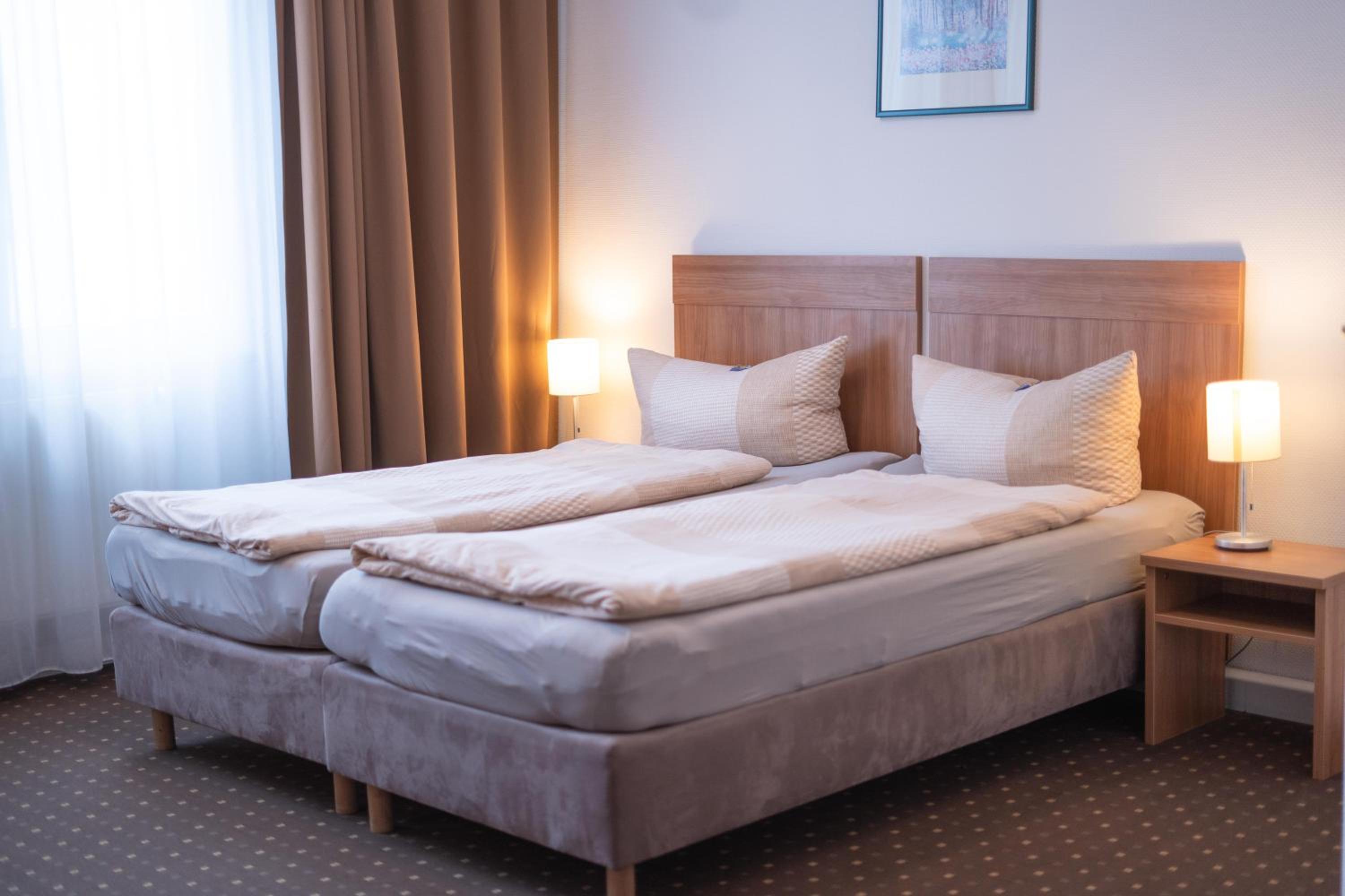 Standard Double Room - Photo 9