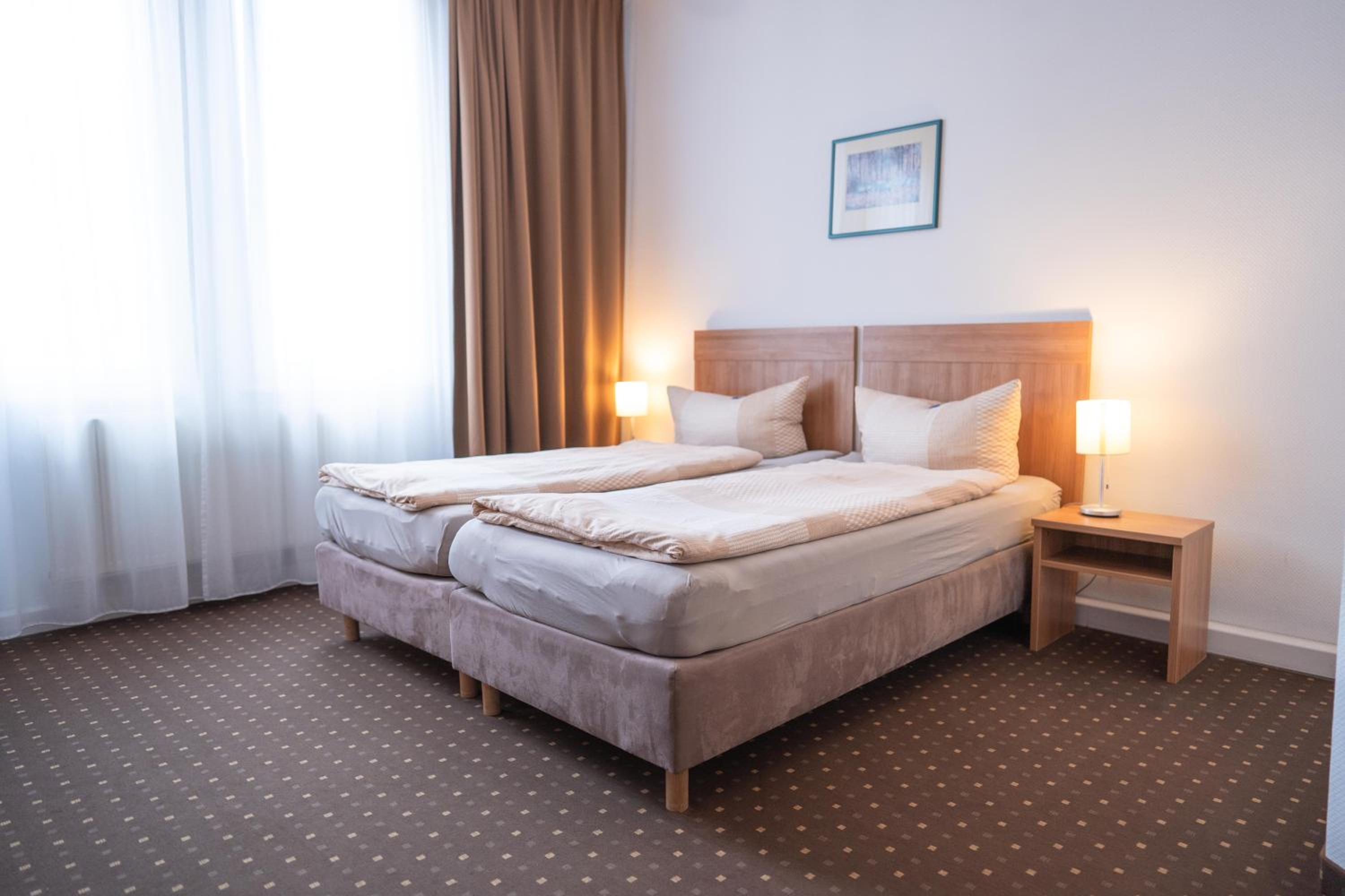 Standard Double Room - Photo 11