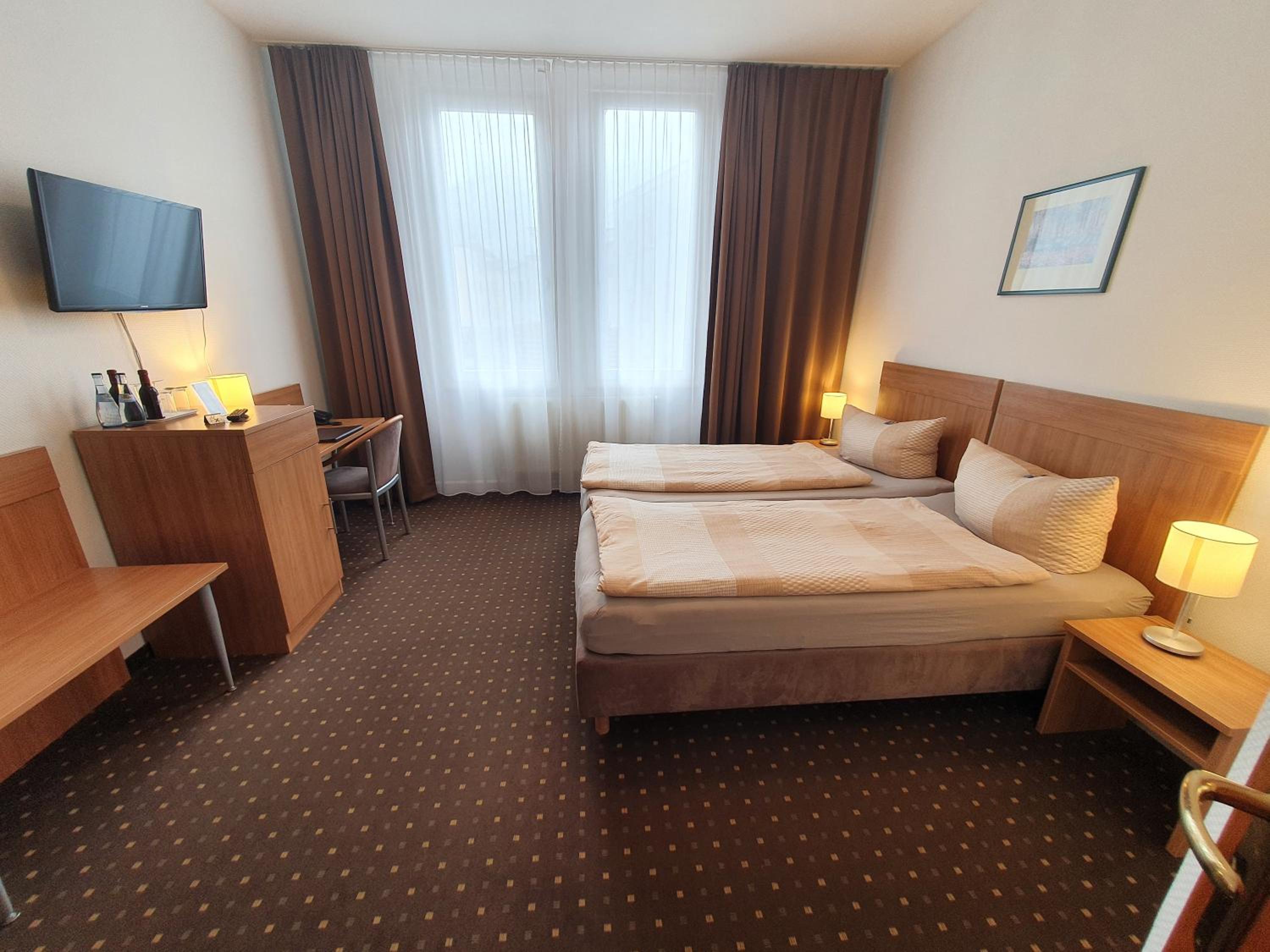 Standard Double Room - Photo 7
