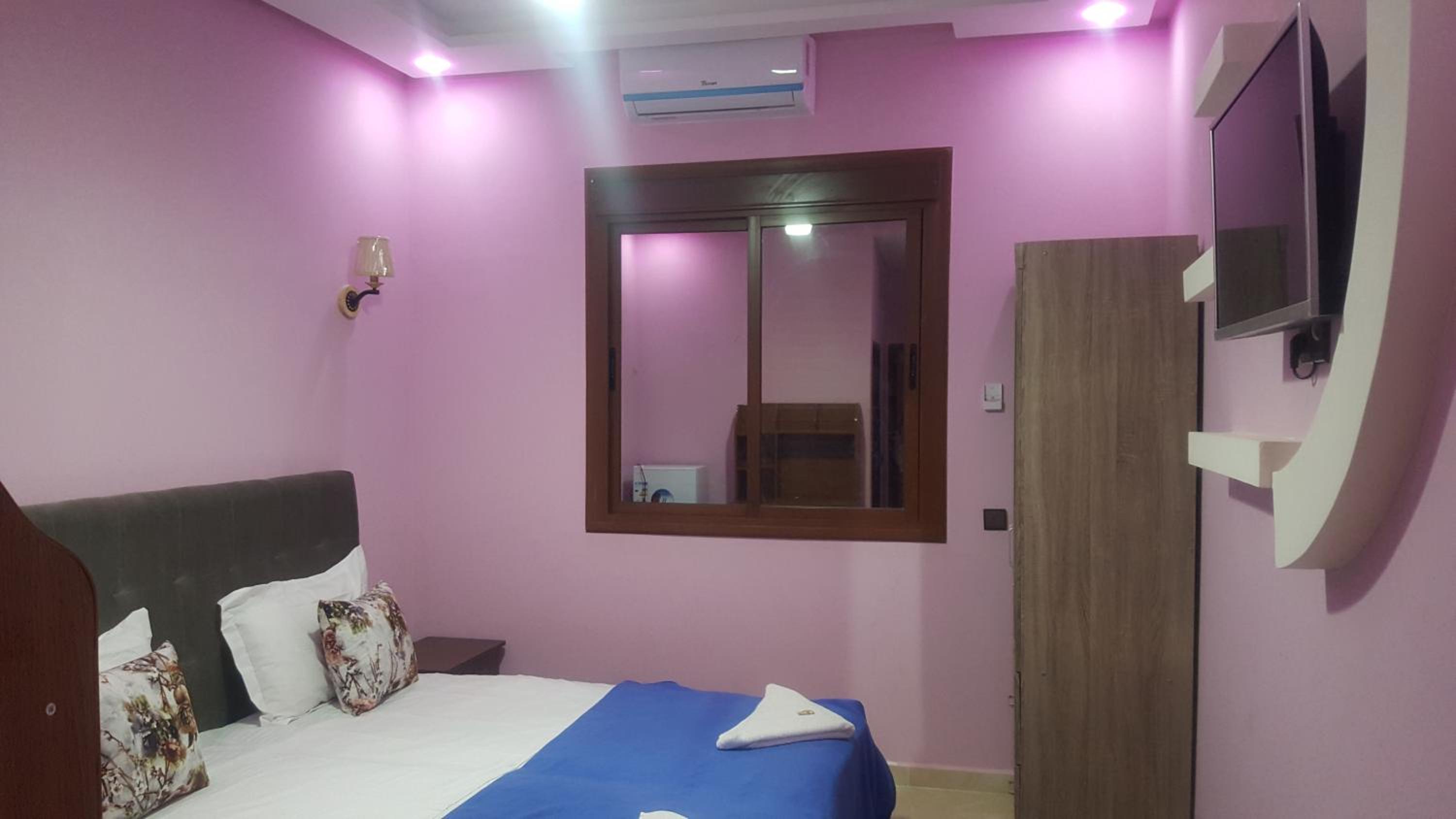 Double Room with Pool View - Photo 4