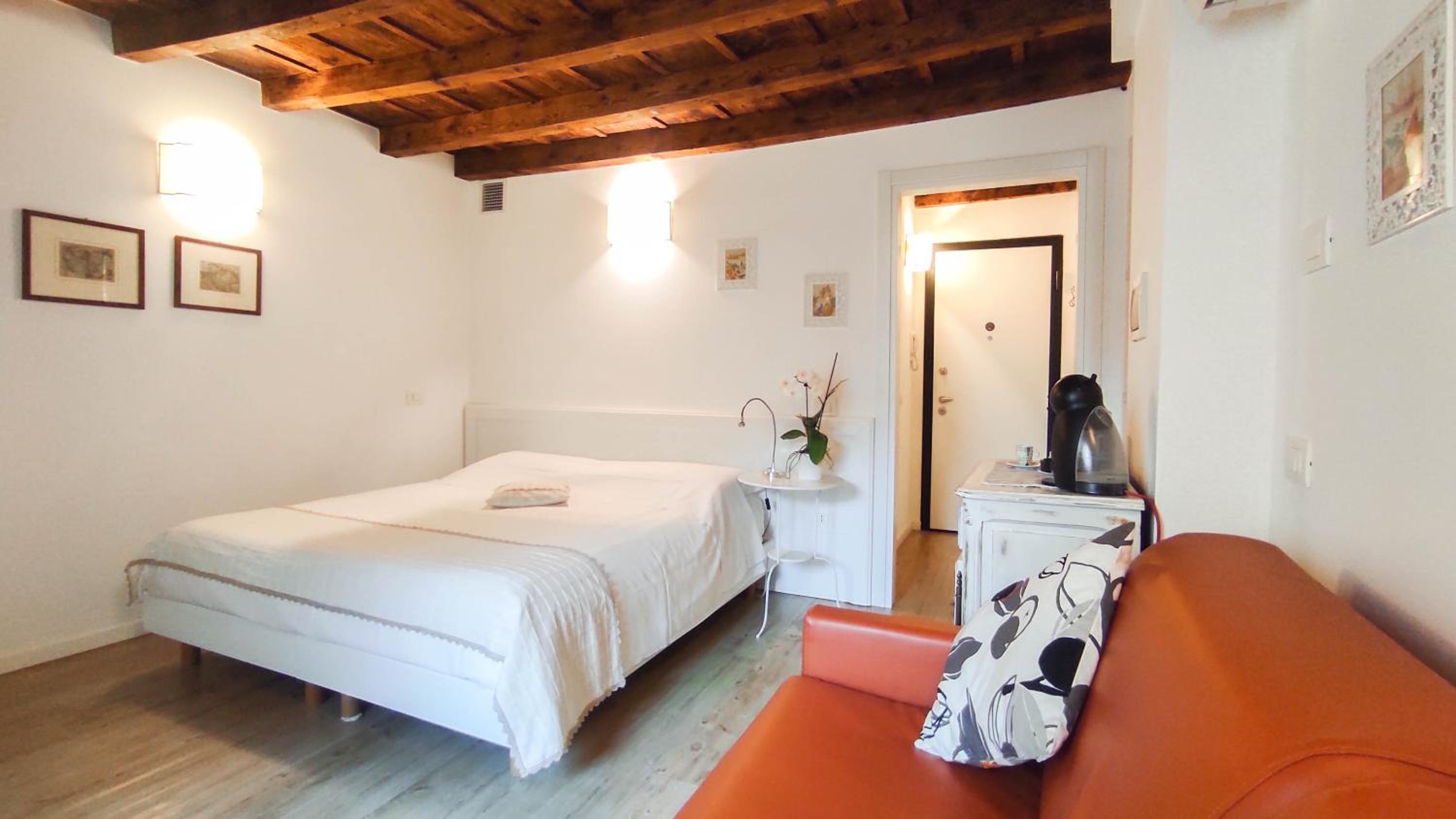 Superior Twin Room with City View photo 3