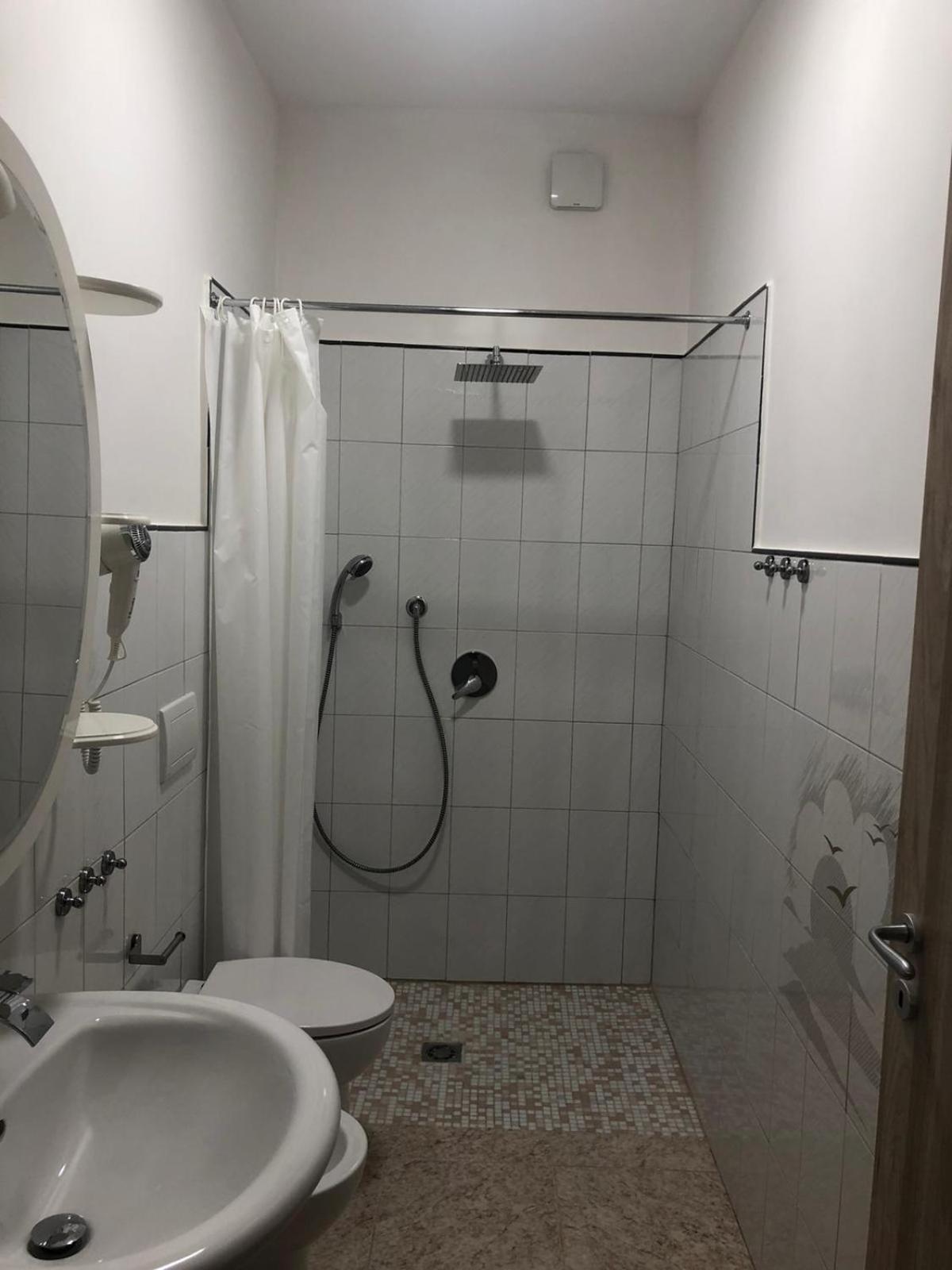 Triple Room with Private Bathroom photo 2