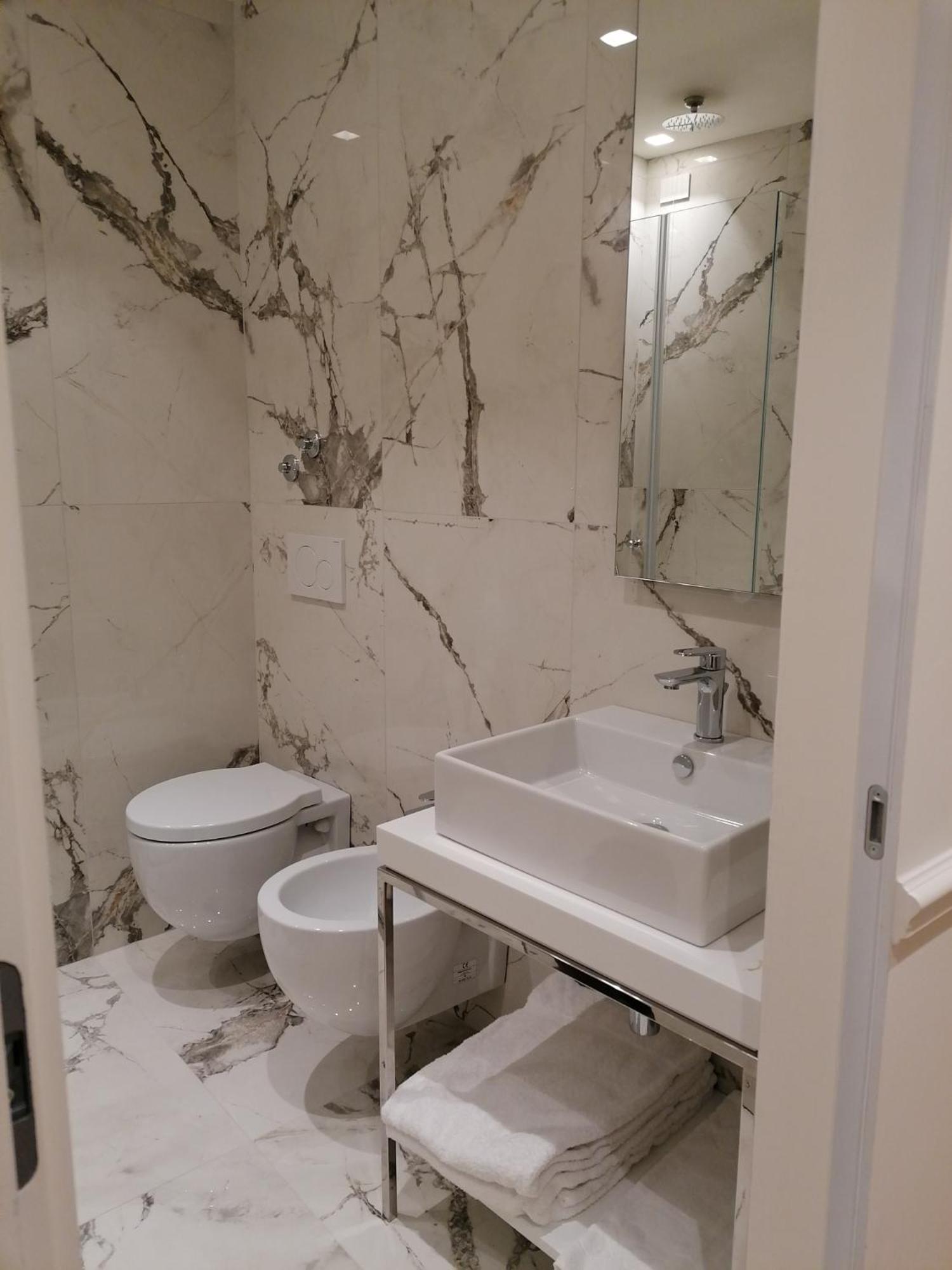 Standard Double or Twin Room - Photo 4