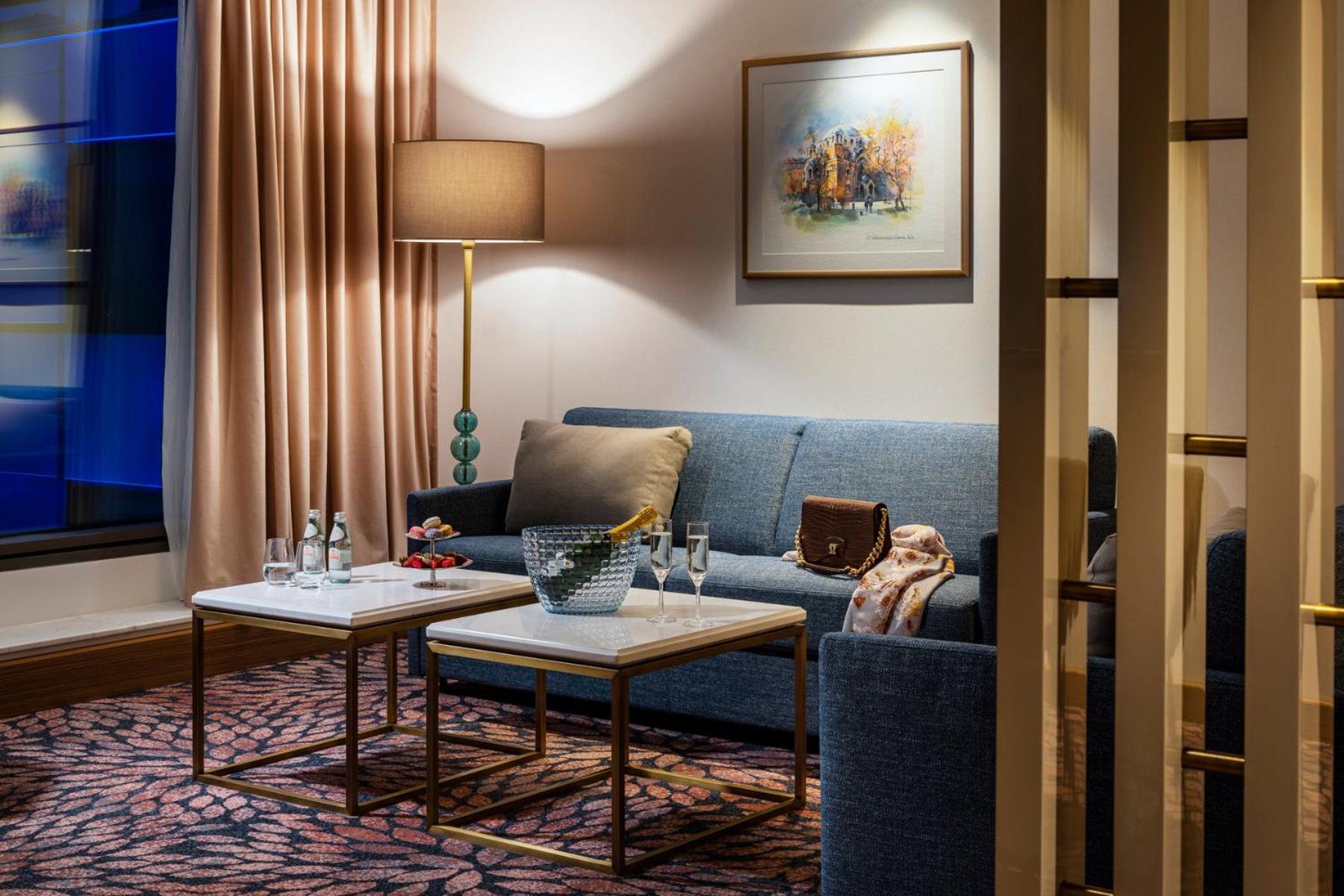Executive Suite - Photo 3