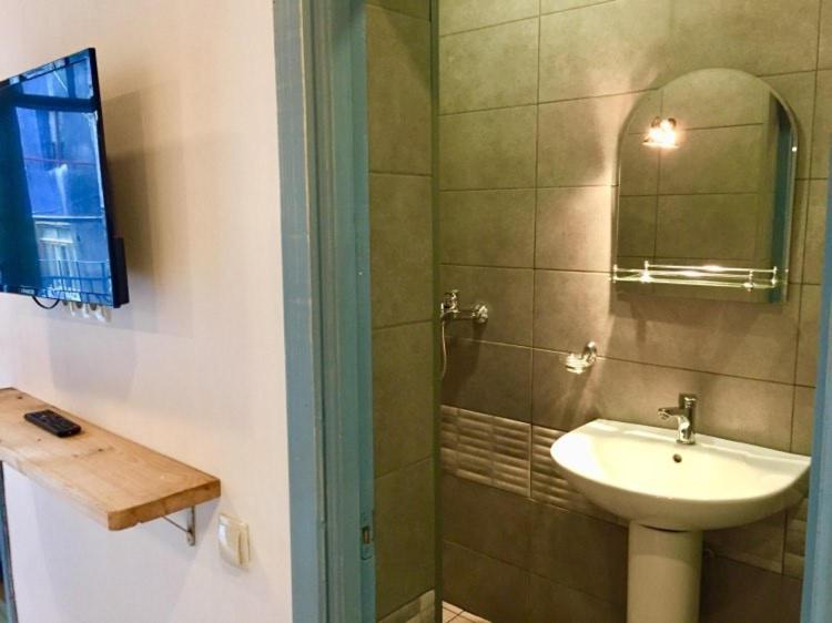 One-Bedroom Apartment - Photo 10