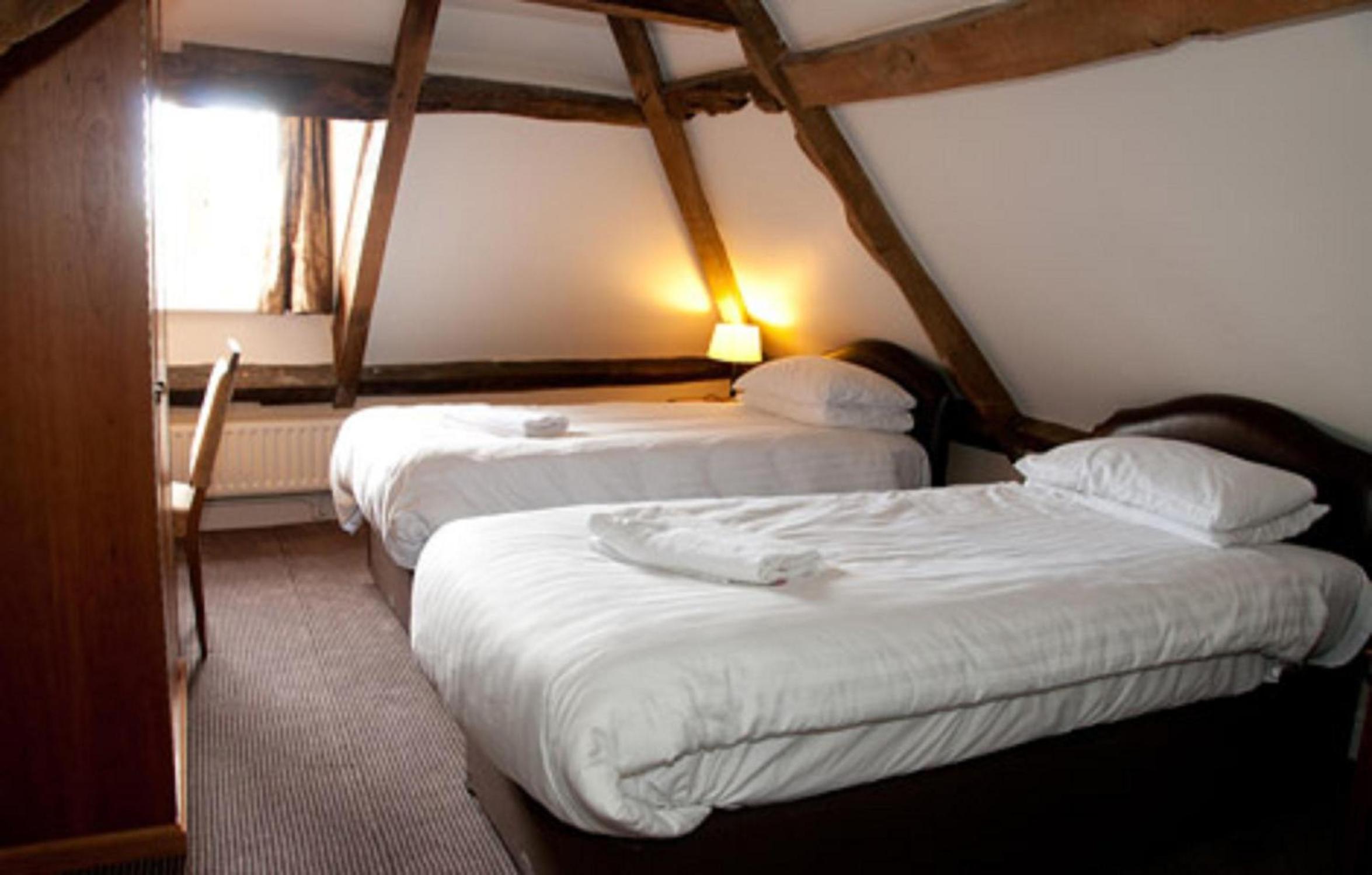 Twin Room - Photo 3