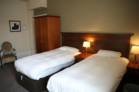 Twin Room - Photo 2