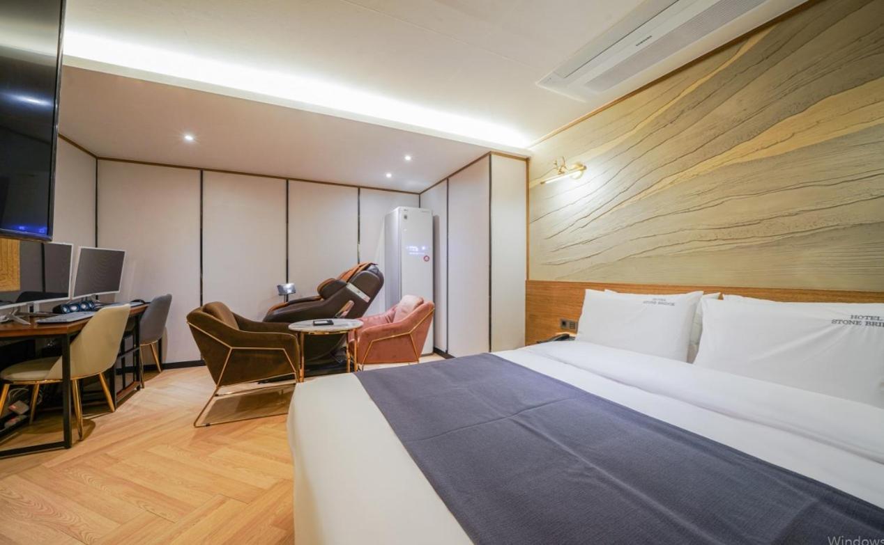 Queen Suite - Photo 1